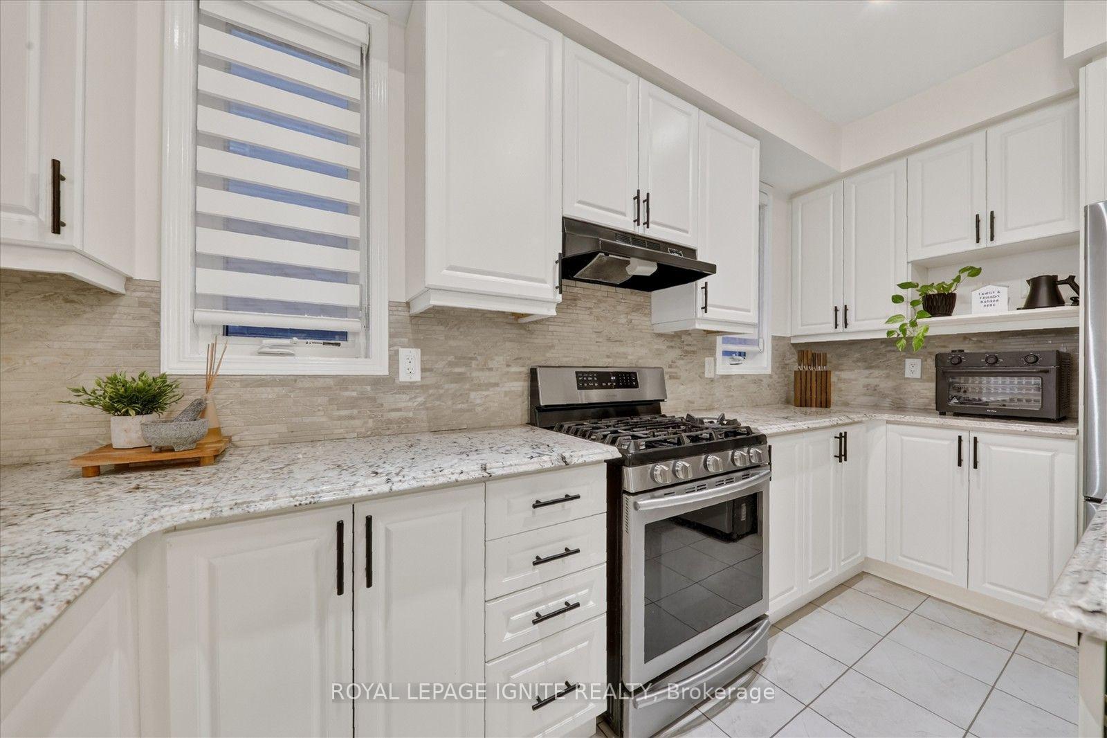 Photo 11 of 19 Leadenhall Road, Brampton, Northwest Brampton — HOMEH