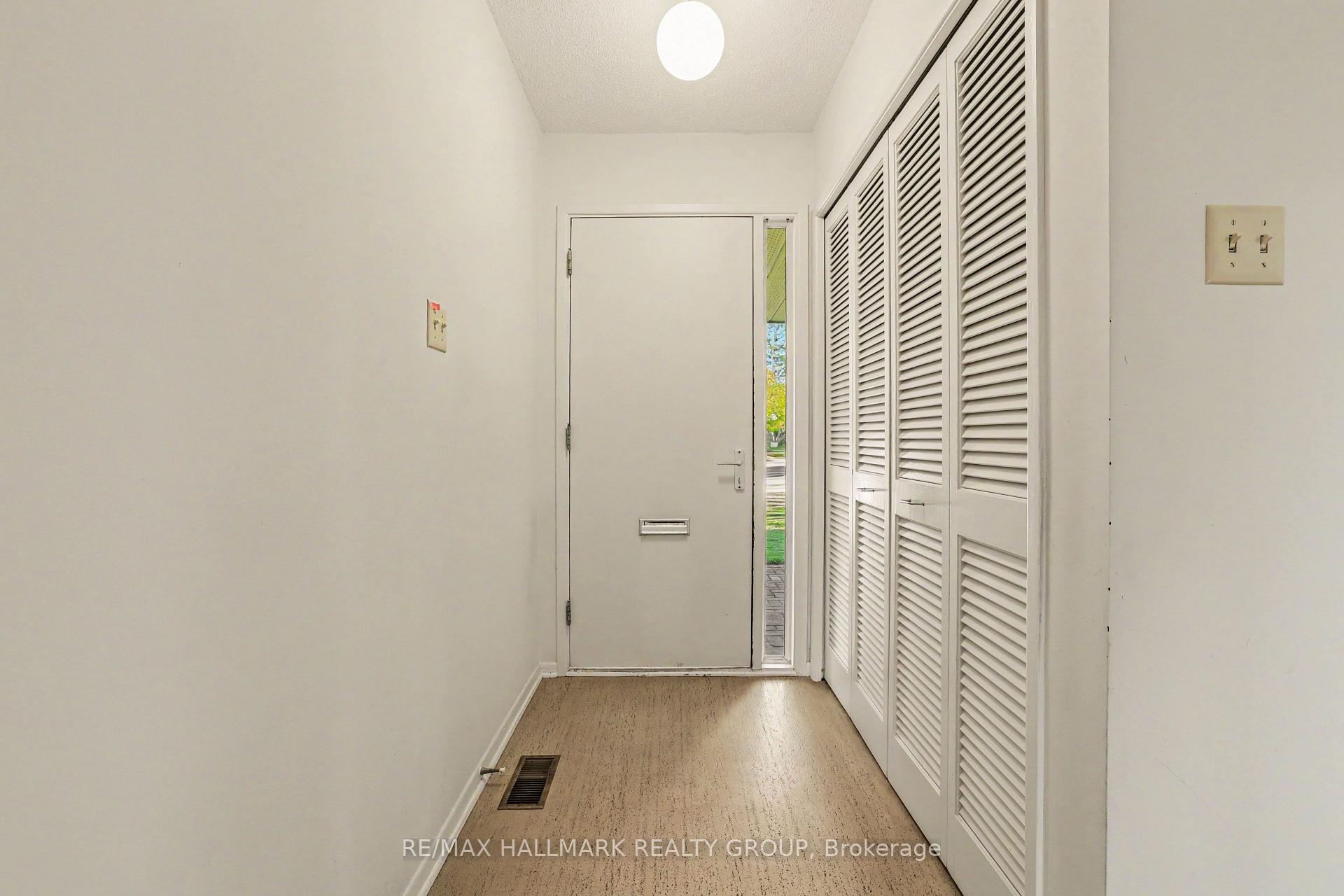Photo 4 of 74 Varley Drive, Ottawa, Kanata - Beaverbrook — HOMEH