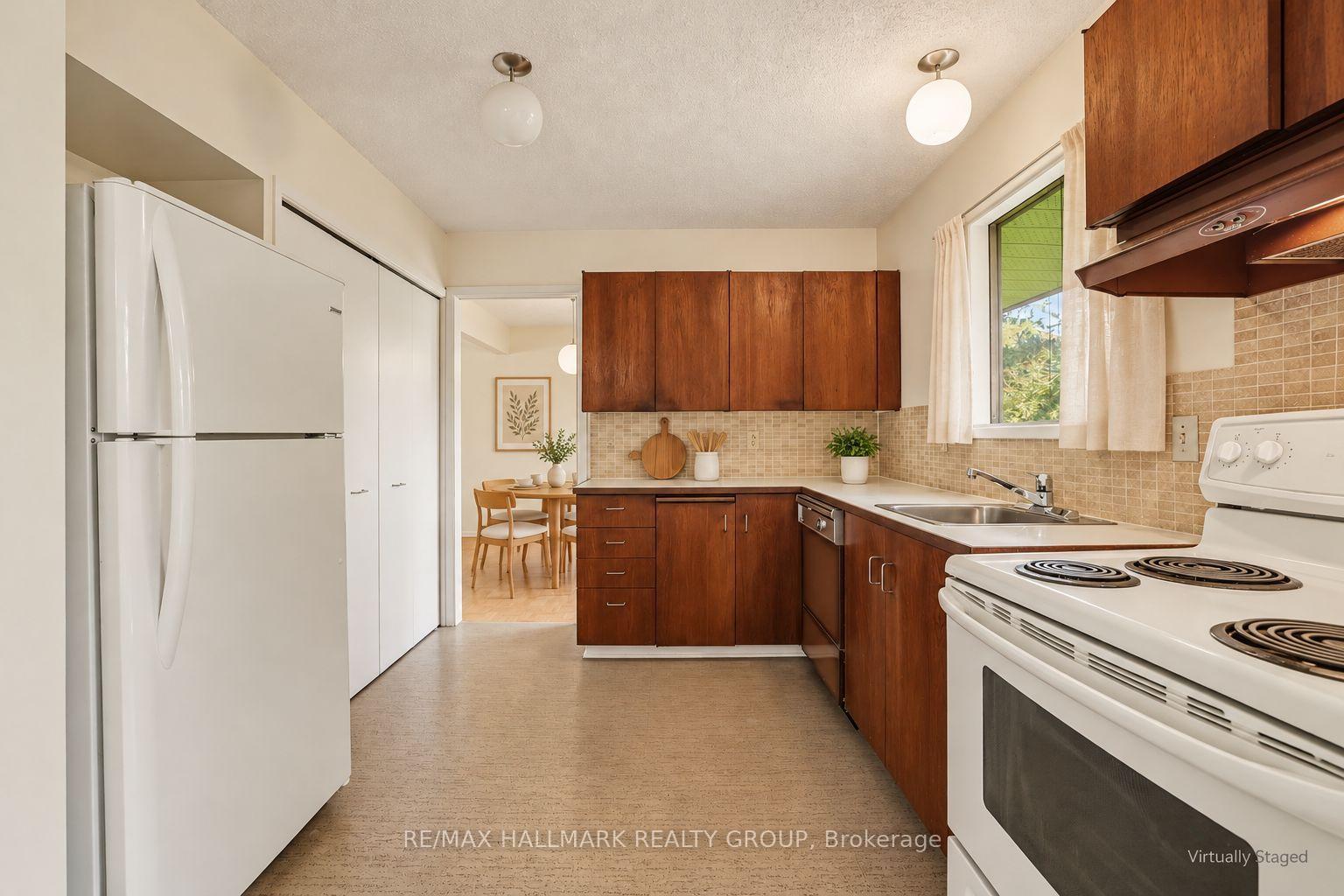 Photo 13 of 74 Varley Drive, Ottawa, Kanata - Beaverbrook — HOMEH