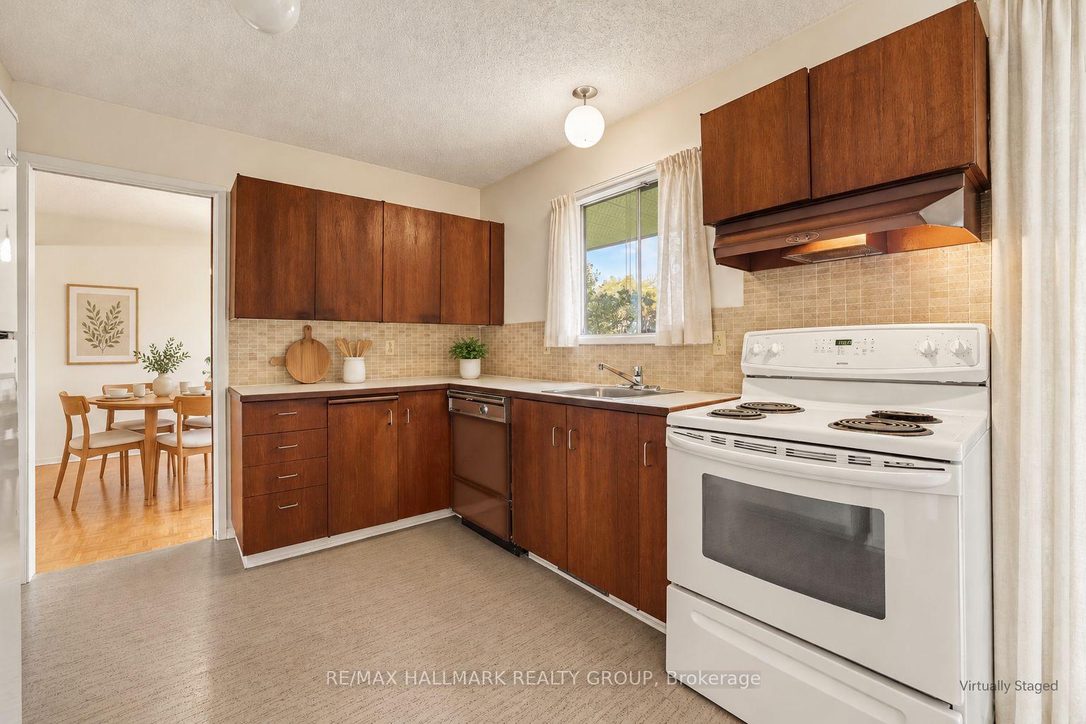Photo 15 of 74 Varley Drive, Ottawa, Kanata - Beaverbrook — HOMEH