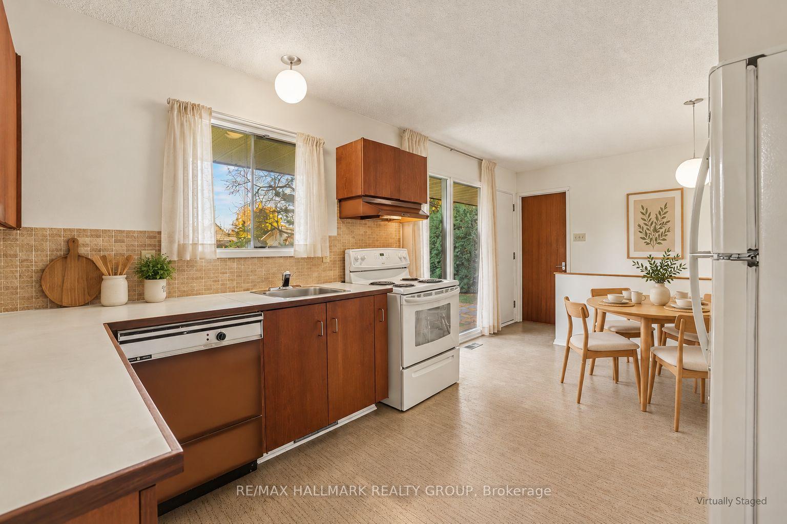 Photo 16 of 74 Varley Drive, Ottawa, Kanata - Beaverbrook — HOMEH