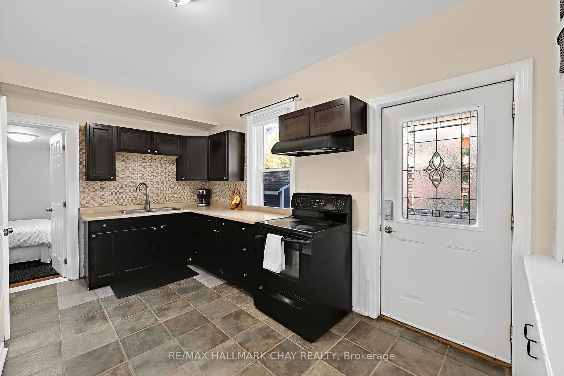 Photo 7 of 84 Burton Avenue, Barrie, Allandale — HOMEH