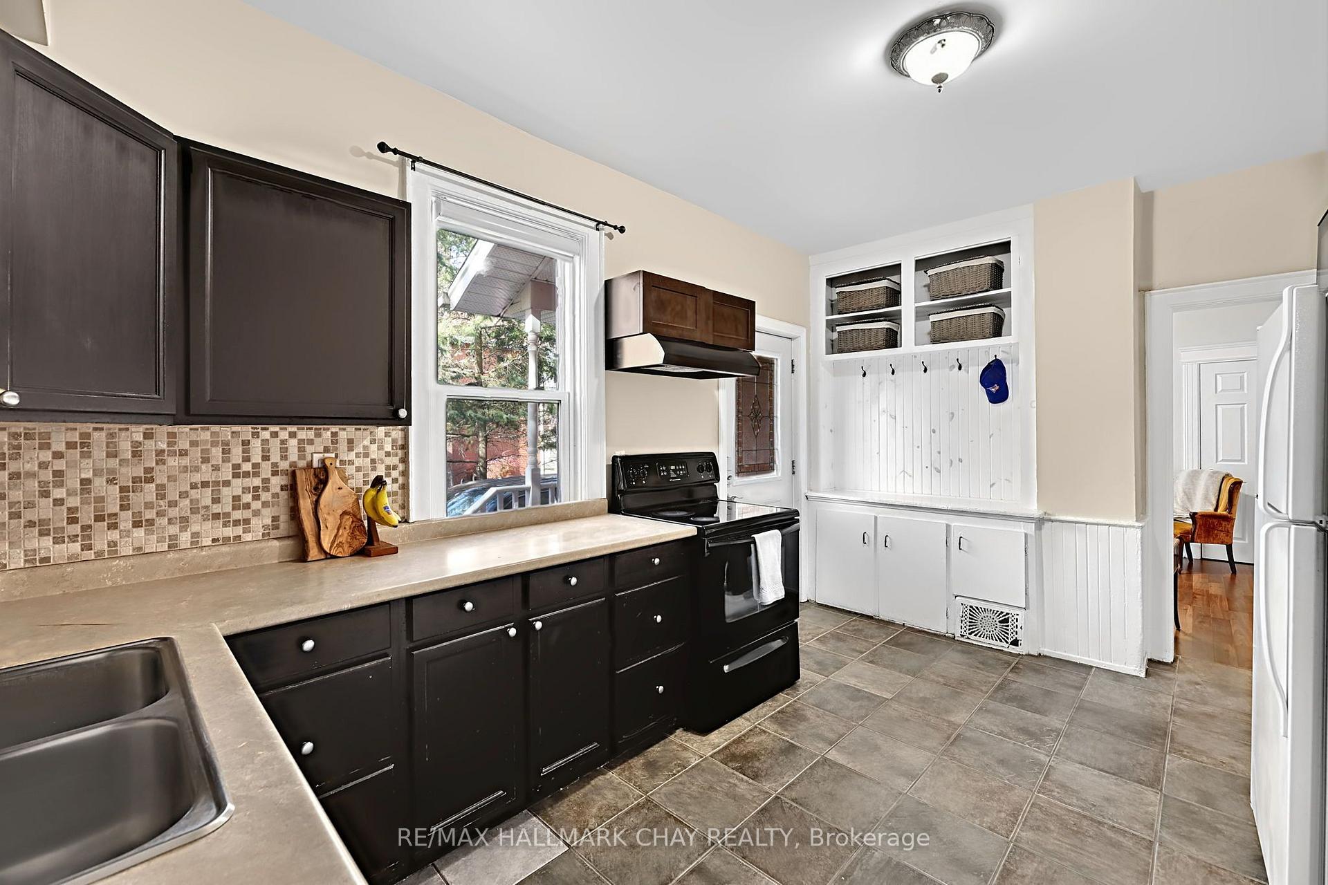 Photo 6 of 84 Burton Avenue, Barrie, Allandale — HOMEH