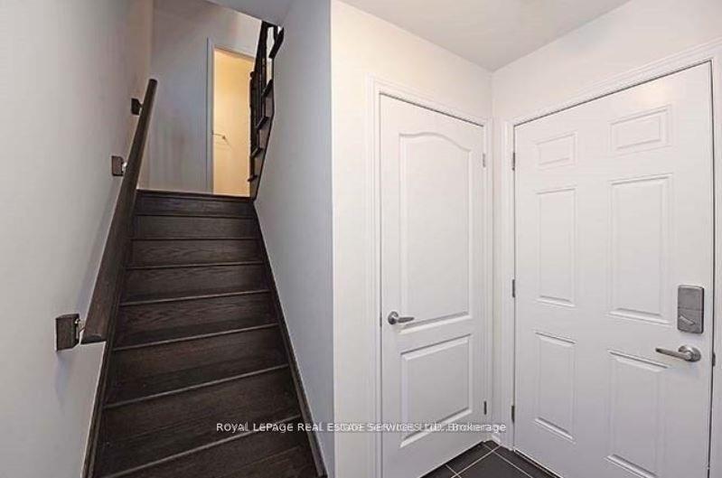 Photo 3 of 3050 Postridge Drive, Oakville, Joshua Meadows — HOMEH