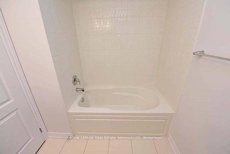 Photo 12 of 3050 Postridge Drive, Oakville, Joshua Meadows — HOMEH