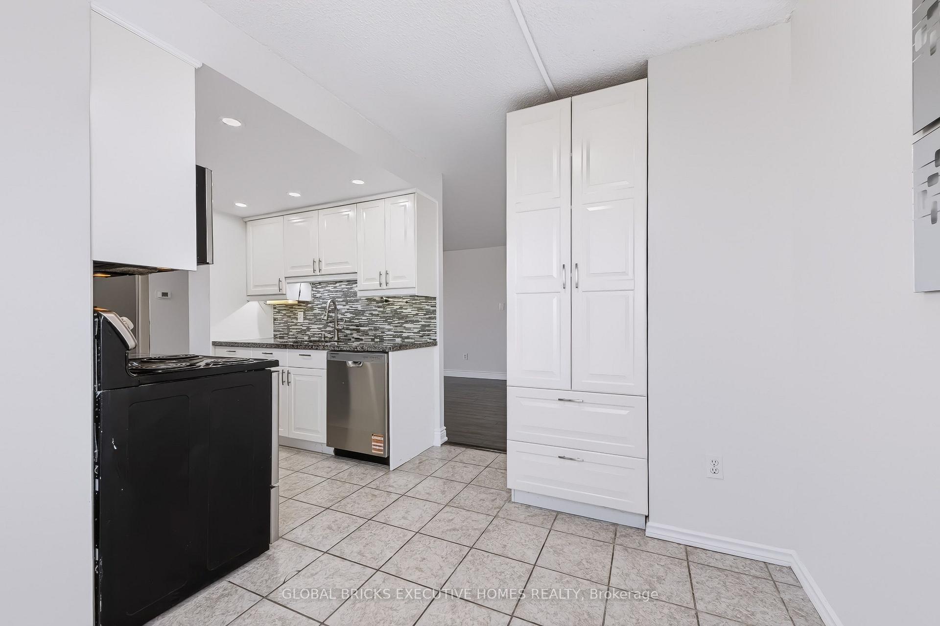 Photo 8 of Unit 1404, 5 Lisa Street, Brampton, Queen Street Corridor — HOMEH