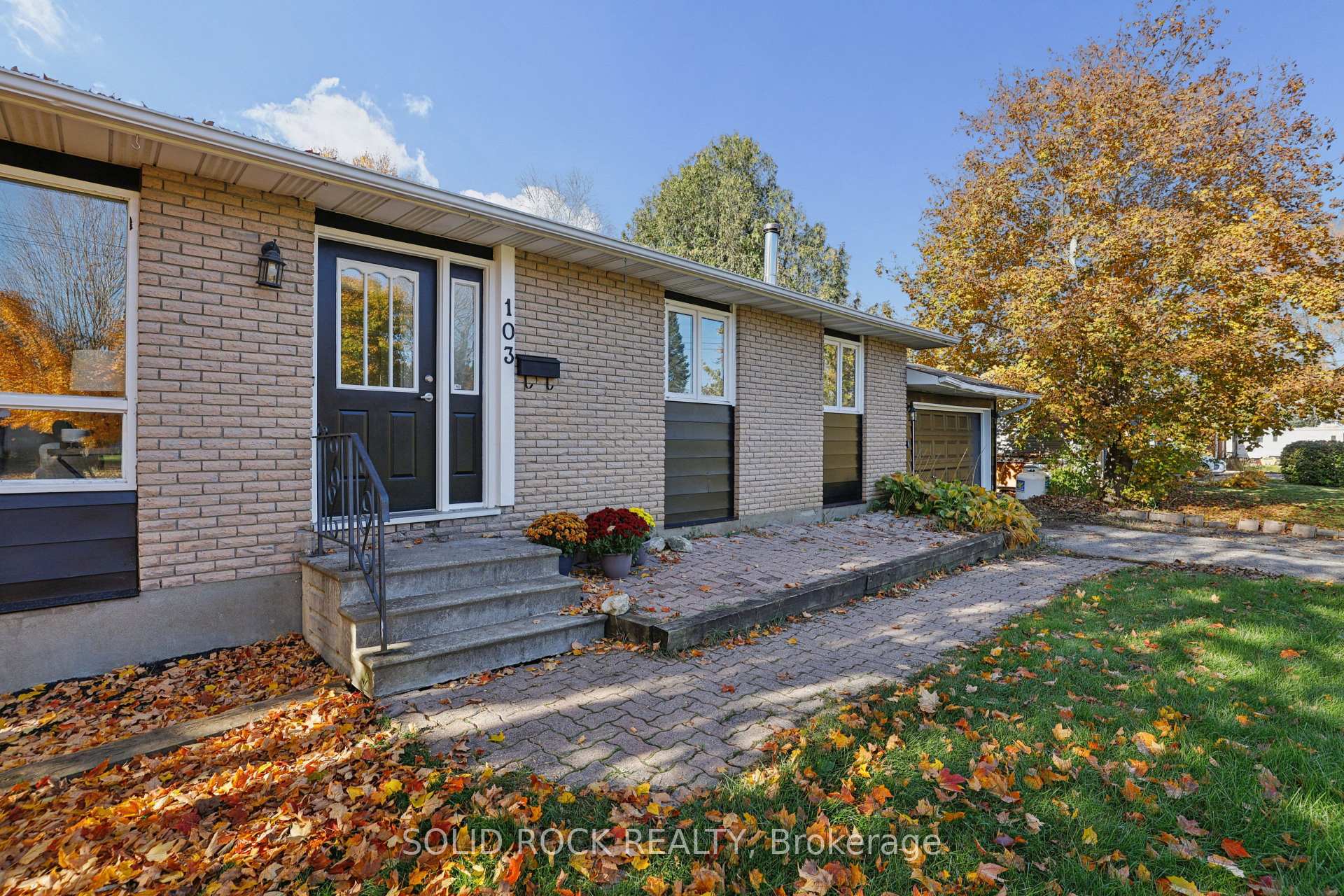 Photo 4 of 103 Rostad Avenue, Ottawa, Fitzroy Ward (South East) — HOMEH