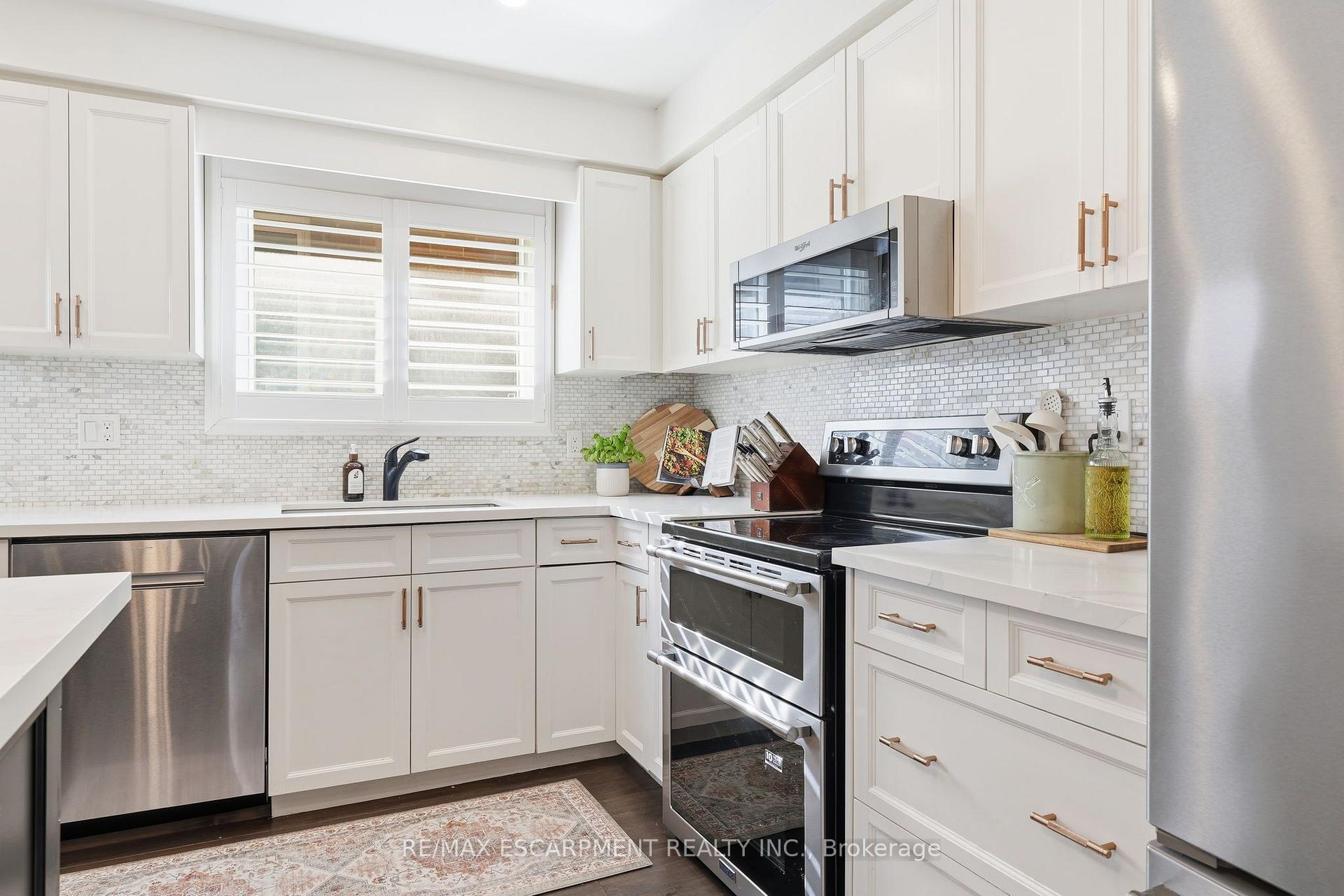 Photo 5 of 60 Glenayr Street, Hamilton, Gilkson — HOMEH