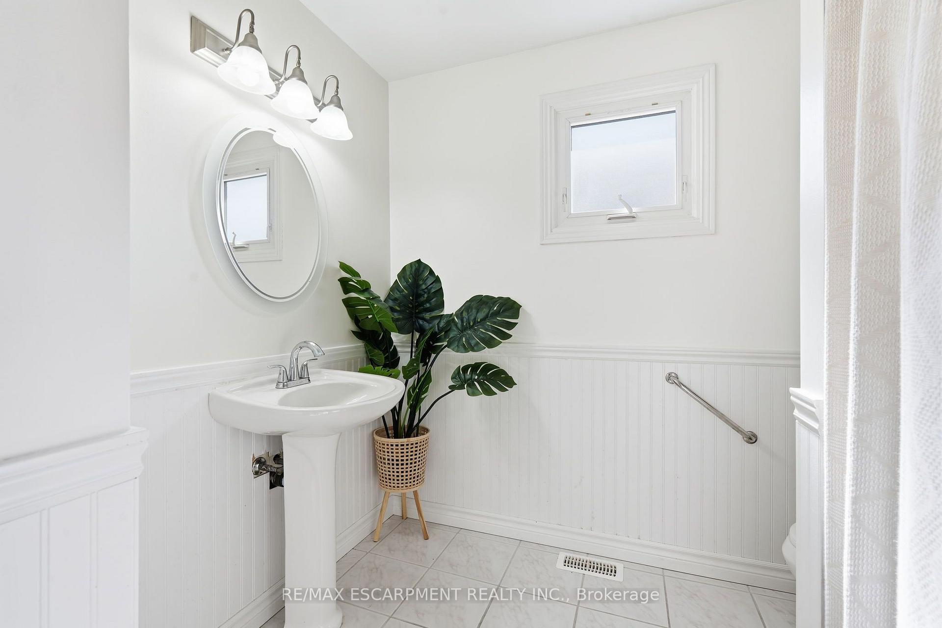 Photo 16 of 60 Glenayr Street, Hamilton, Gilkson — HOMEH