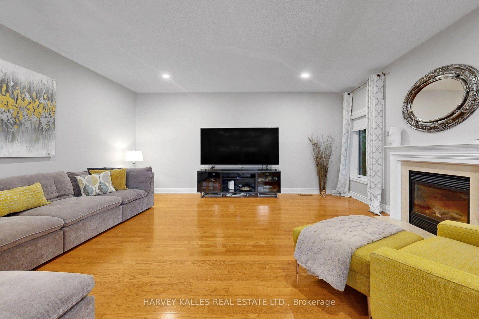 Photo 13 of 10 Concorde Drive, Brampton, Vales of Castlemore North — HOMEH