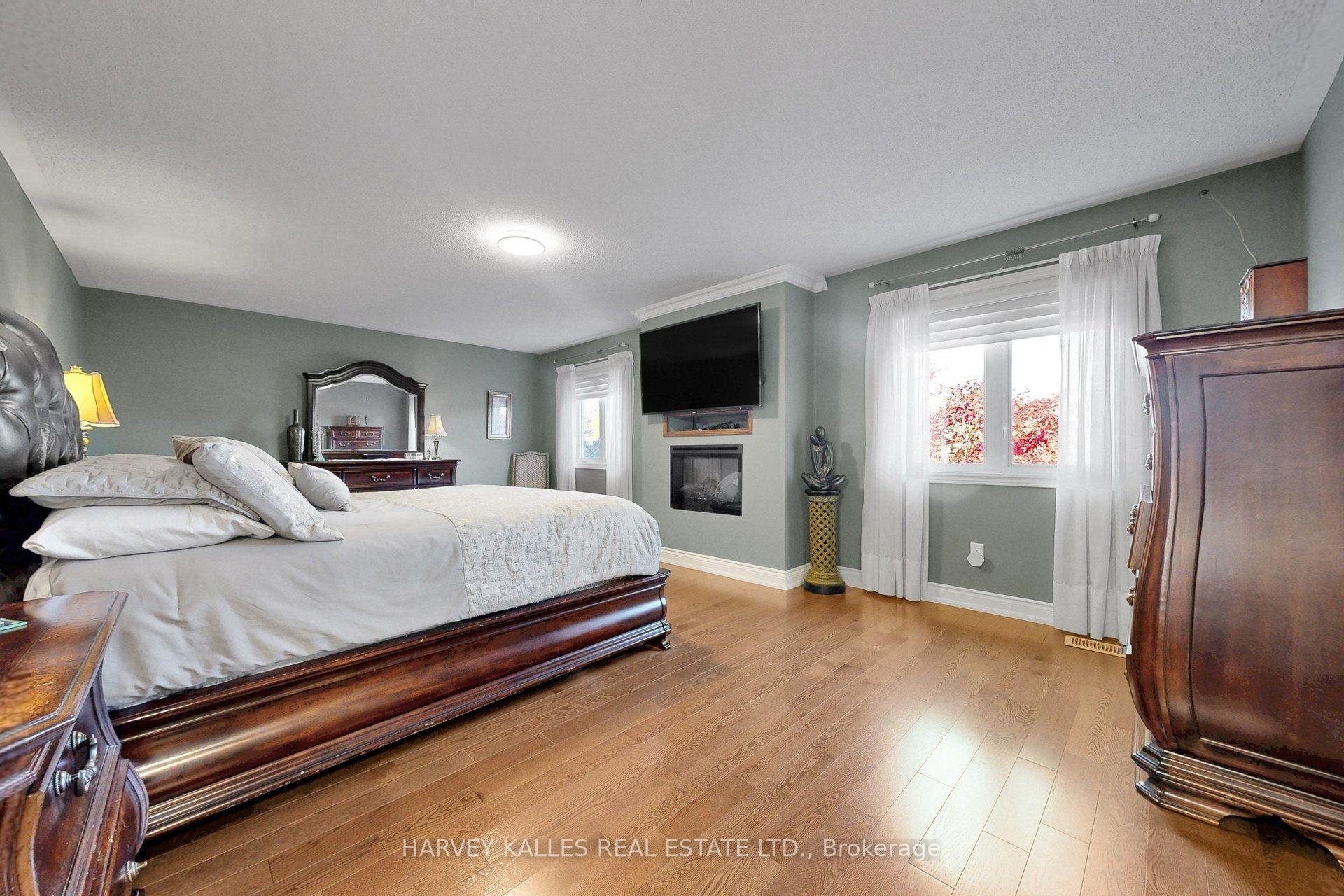 Photo 17 of 10 Concorde Drive, Brampton, Vales of Castlemore North — HOMEH
