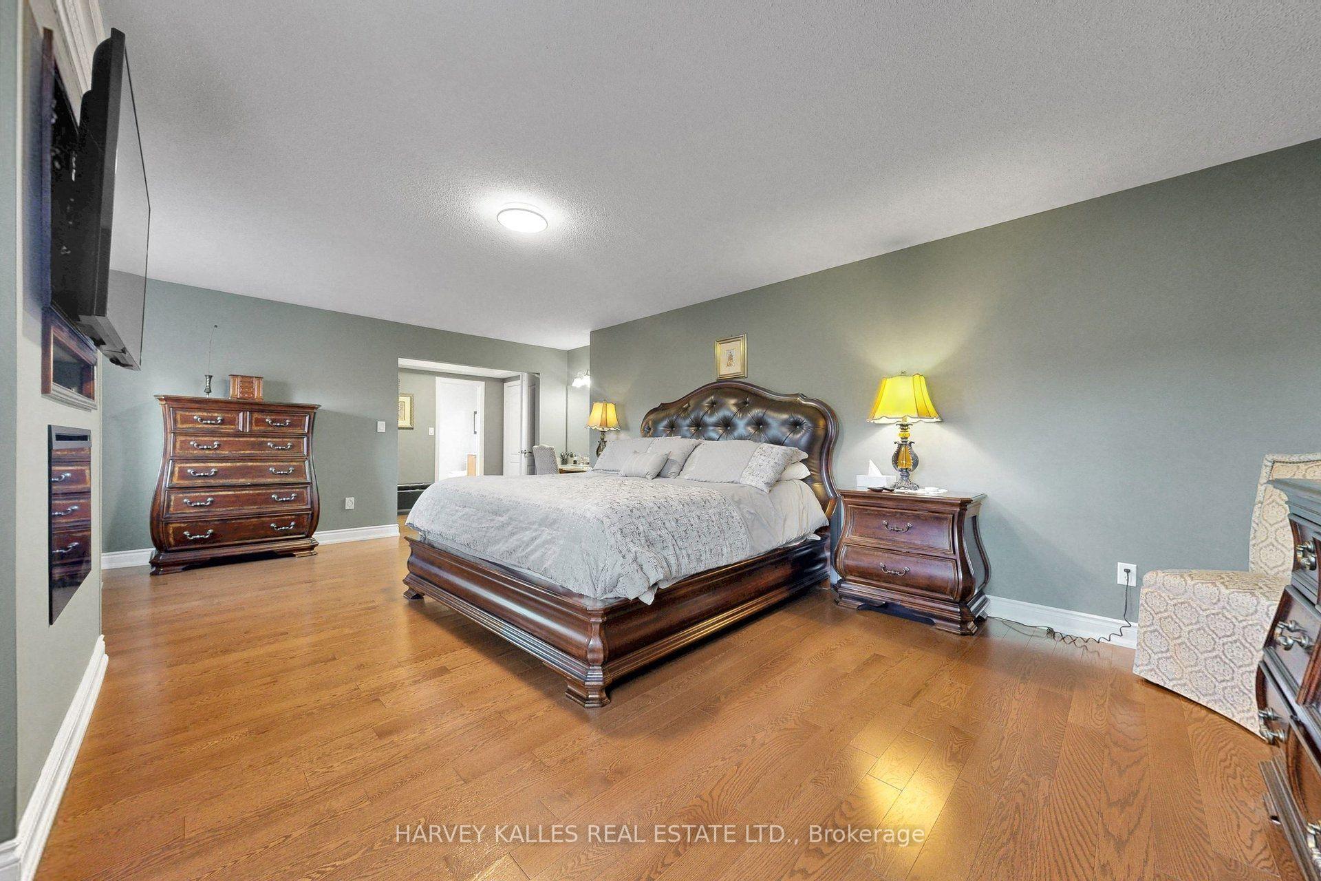 Photo 18 of 10 Concorde Drive, Brampton, Vales of Castlemore North — HOMEH