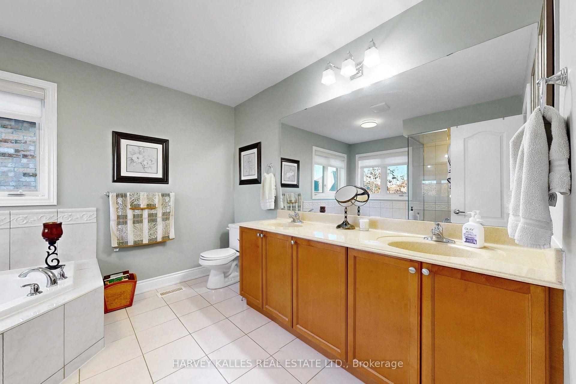 Photo 19 of 10 Concorde Drive, Brampton, Vales of Castlemore North — HOMEH
