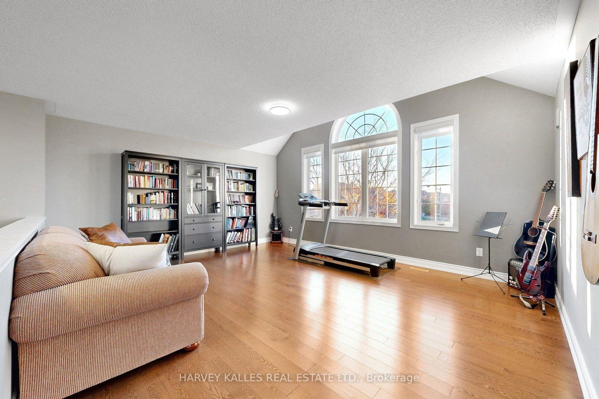 Photo 20 of 10 Concorde Drive, Brampton, Vales of Castlemore North — HOMEH