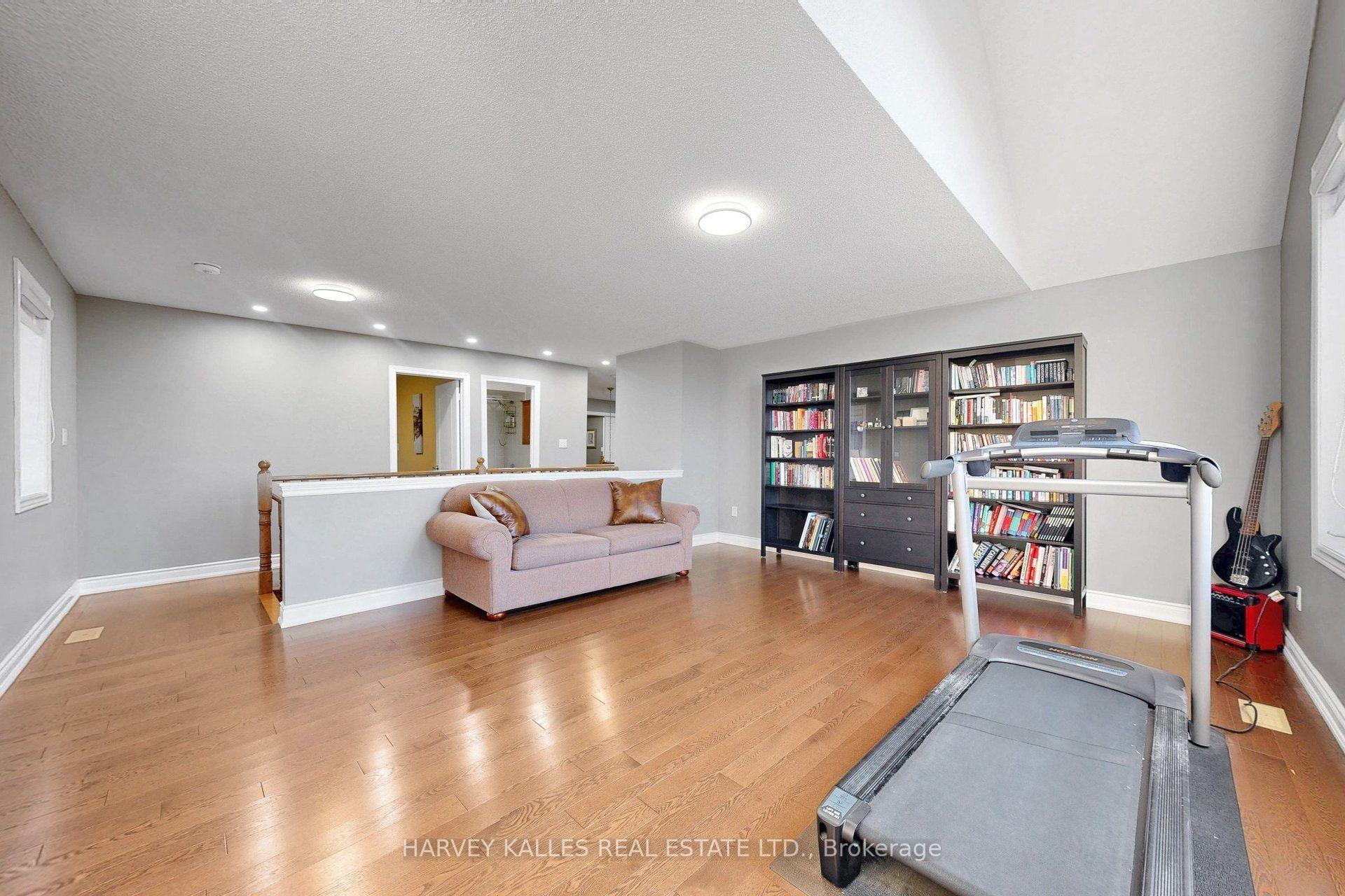 Photo 21 of 10 Concorde Drive, Brampton, Vales of Castlemore North — HOMEH