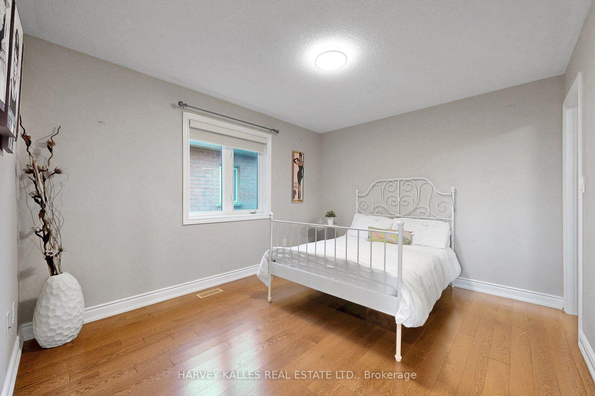 Photo 22 of 10 Concorde Drive, Brampton, Vales of Castlemore North — HOMEH