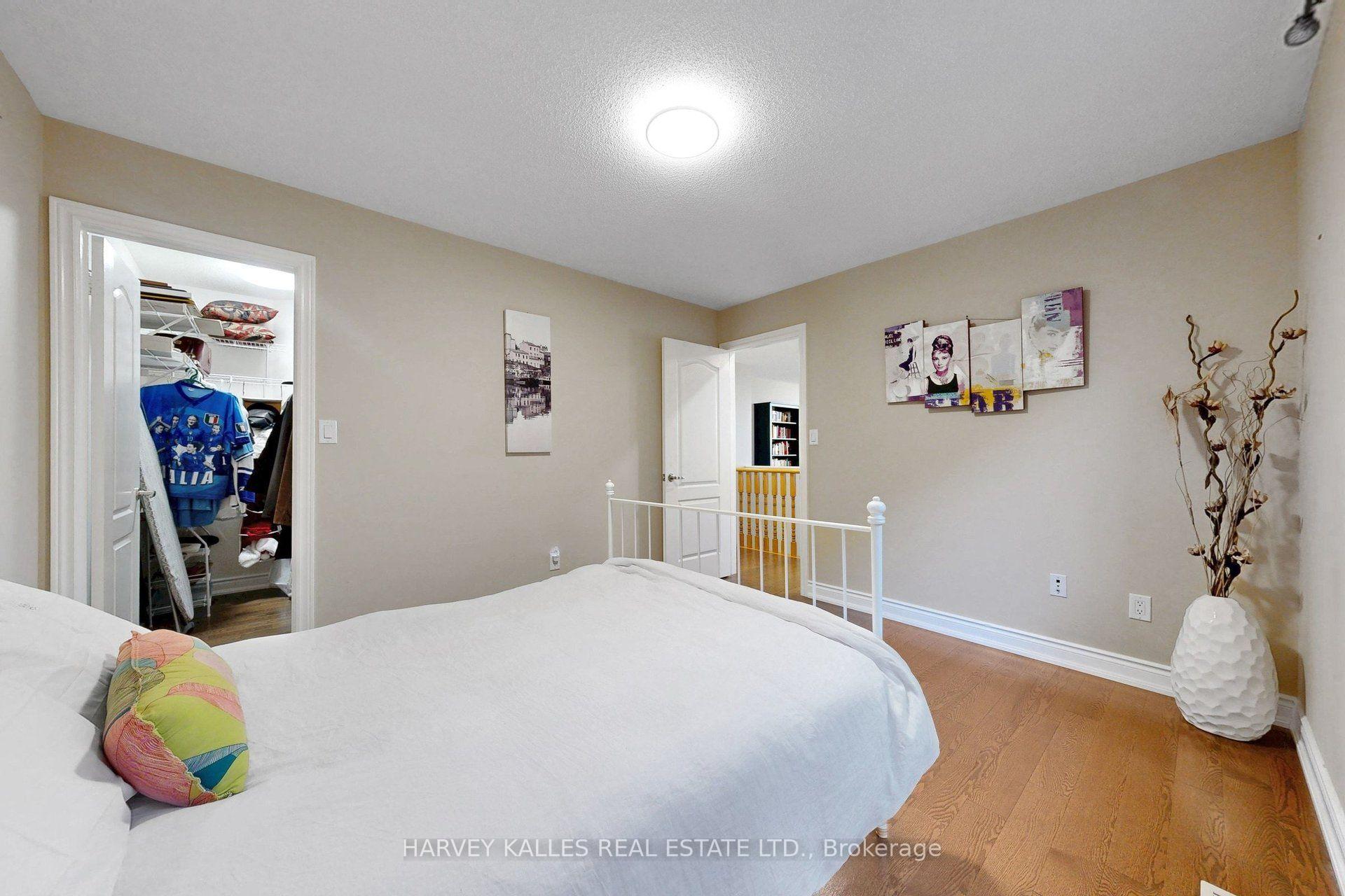 Photo 23 of 10 Concorde Drive, Brampton, Vales of Castlemore North — HOMEH