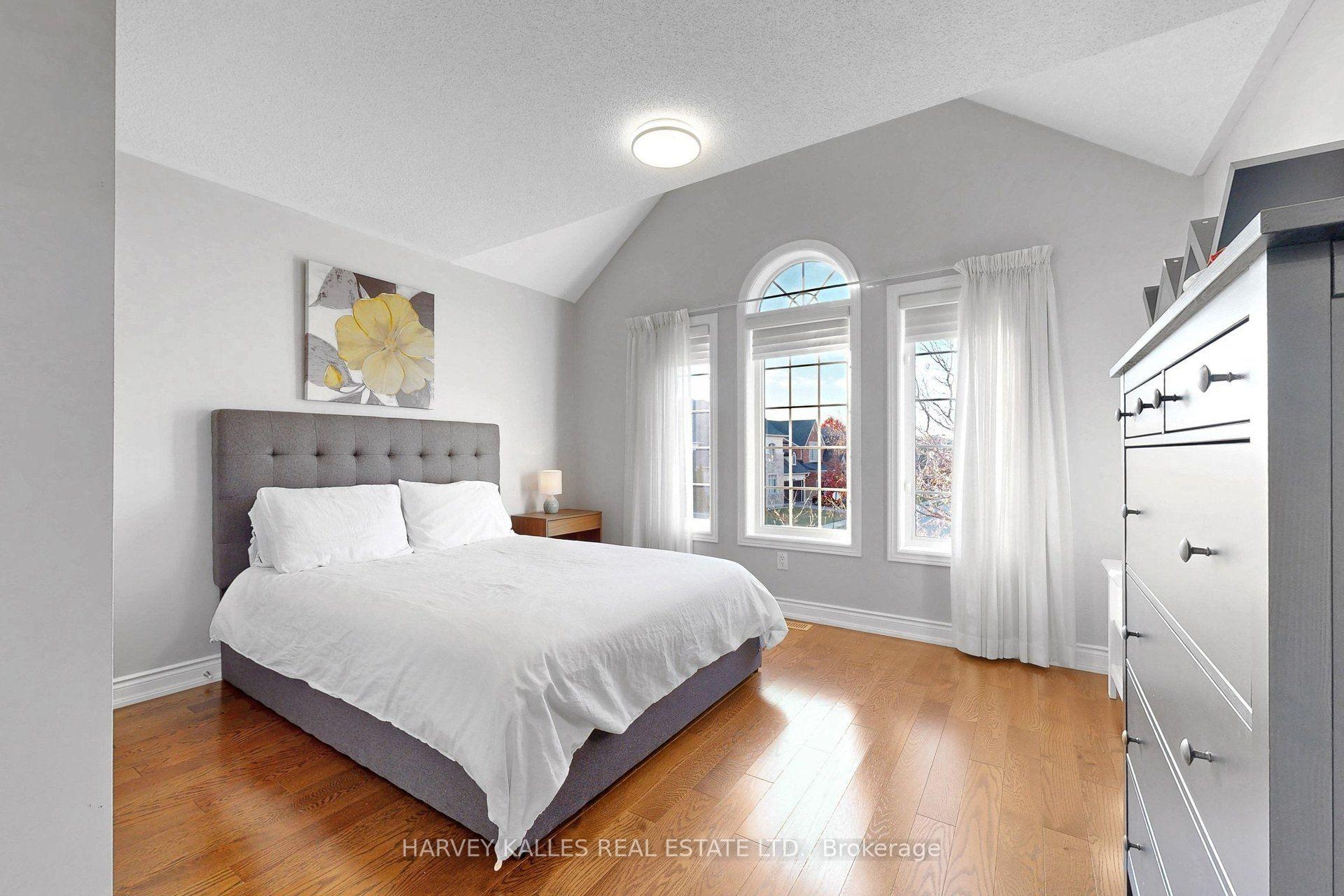 Photo 25 of 10 Concorde Drive, Brampton, Vales of Castlemore North — HOMEH