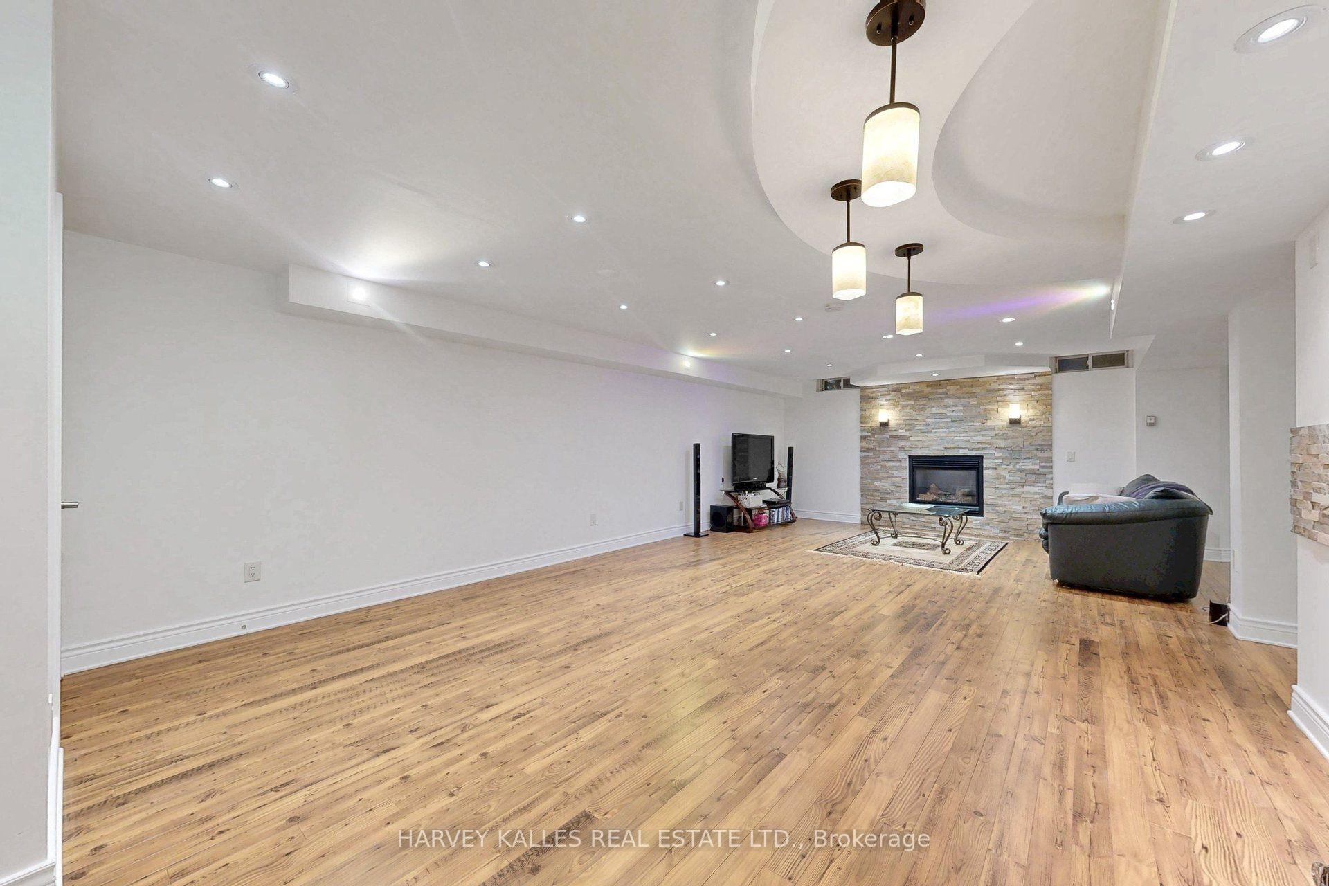 Photo 30 of 10 Concorde Drive, Brampton, Vales of Castlemore North — HOMEH