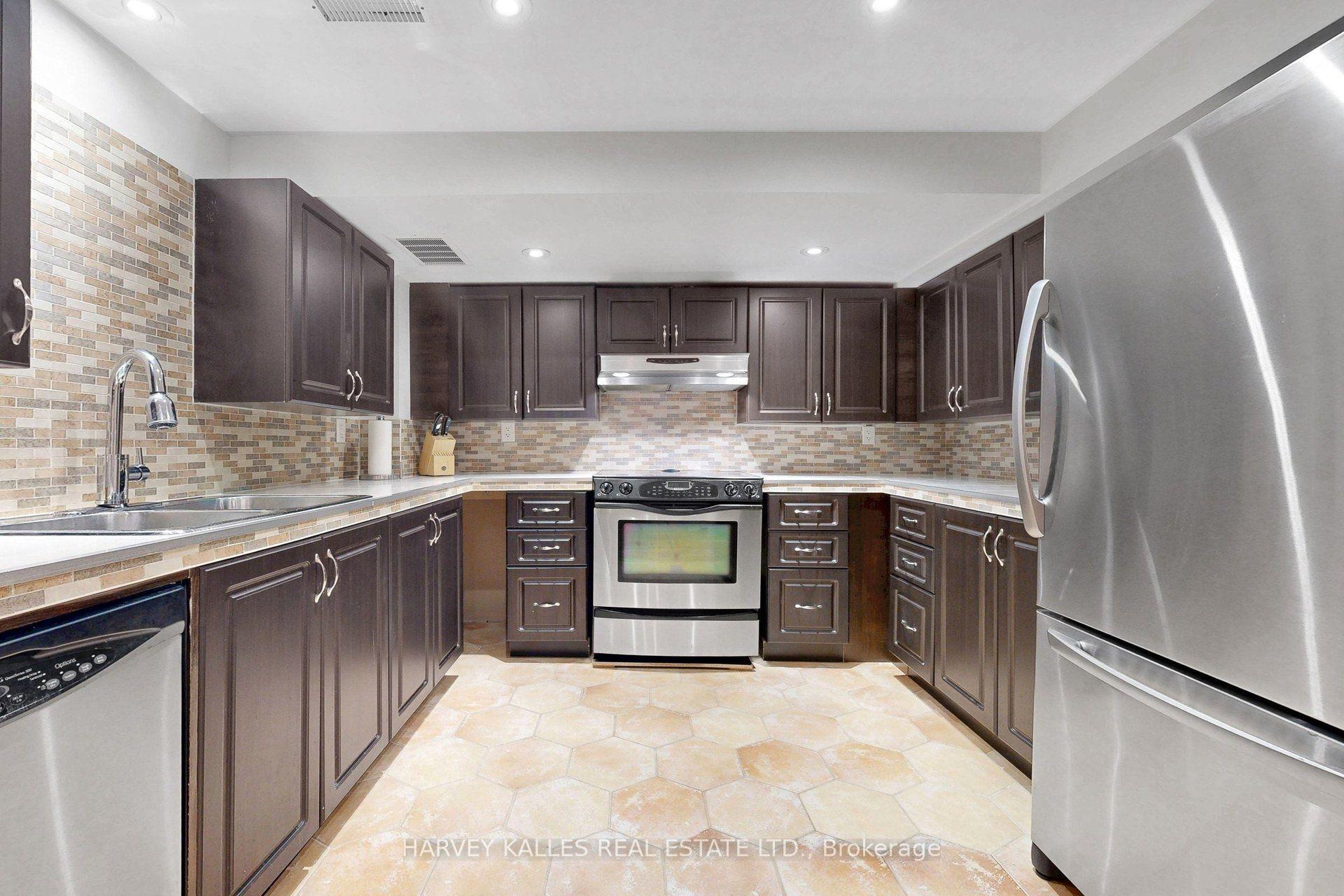 Photo 34 of 10 Concorde Drive, Brampton, Vales of Castlemore North — HOMEH