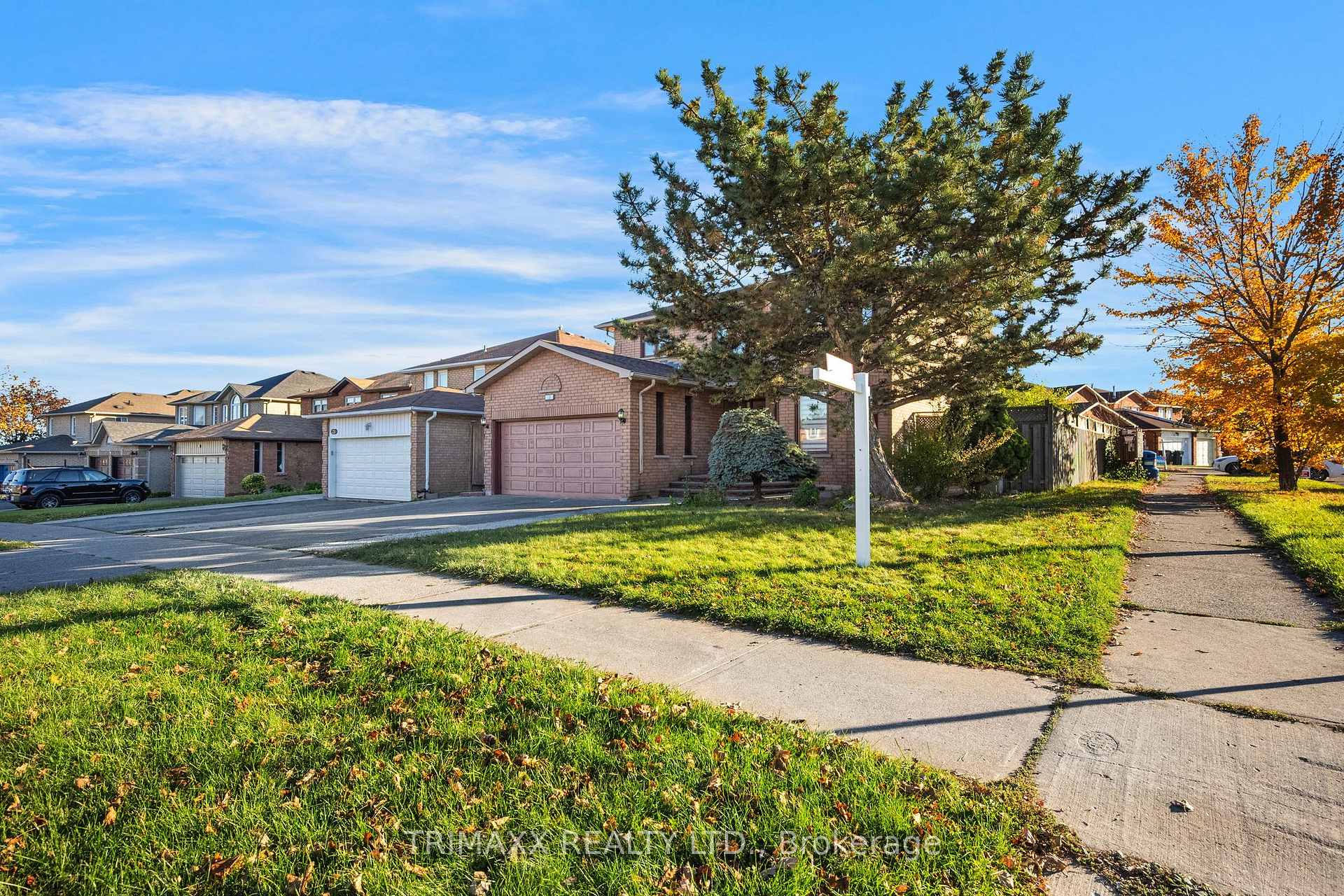 Photo 2 of 23 Oaklea Boulevard, Brampton, Fletcher's Creek South — HOMEH
