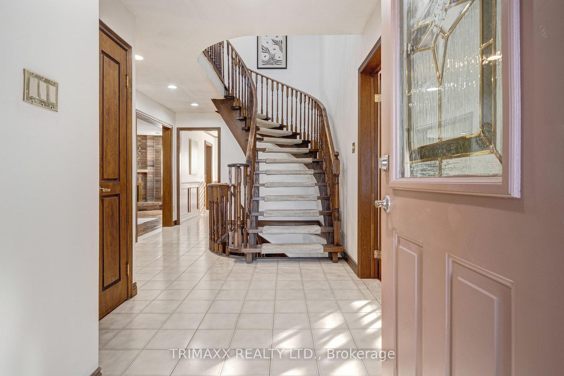 Photo 5 of 23 Oaklea Boulevard, Brampton, Fletcher's Creek South — HOMEH