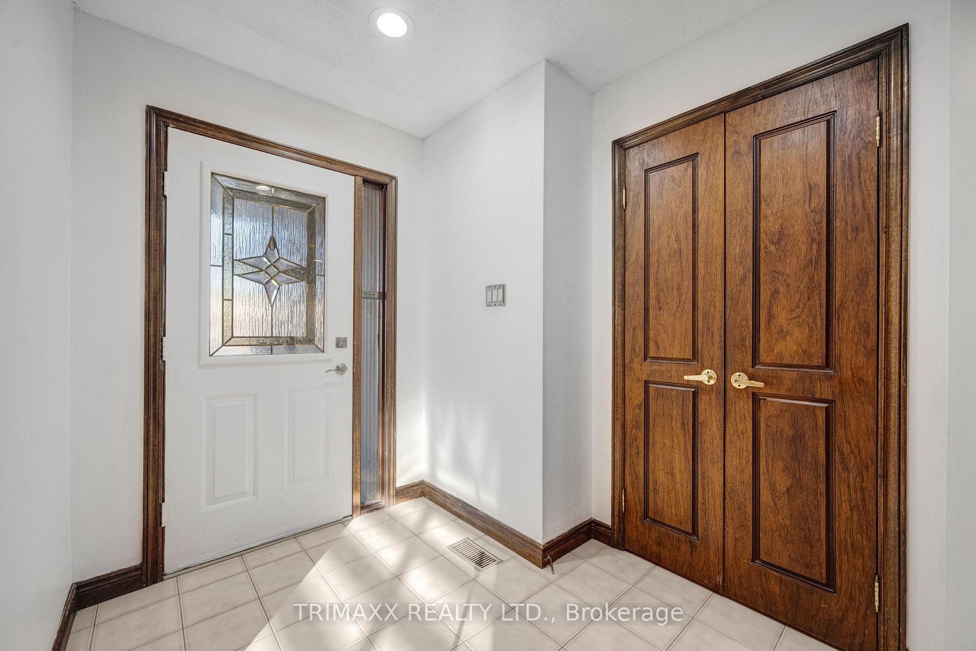 Photo 6 of 23 Oaklea Boulevard, Brampton, Fletcher's Creek South — HOMEH