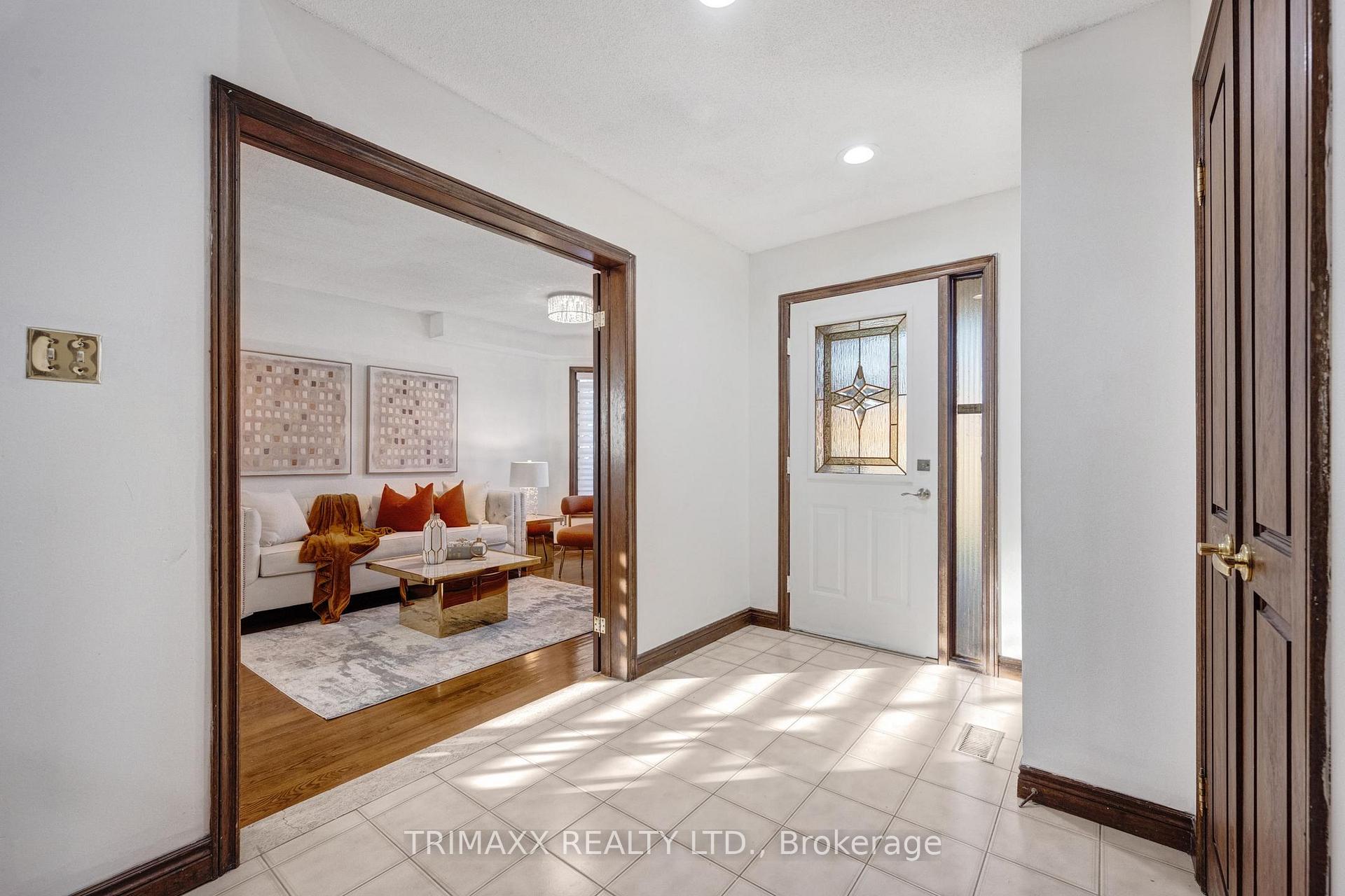 Photo 7 of 23 Oaklea Boulevard, Brampton, Fletcher's Creek South — HOMEH