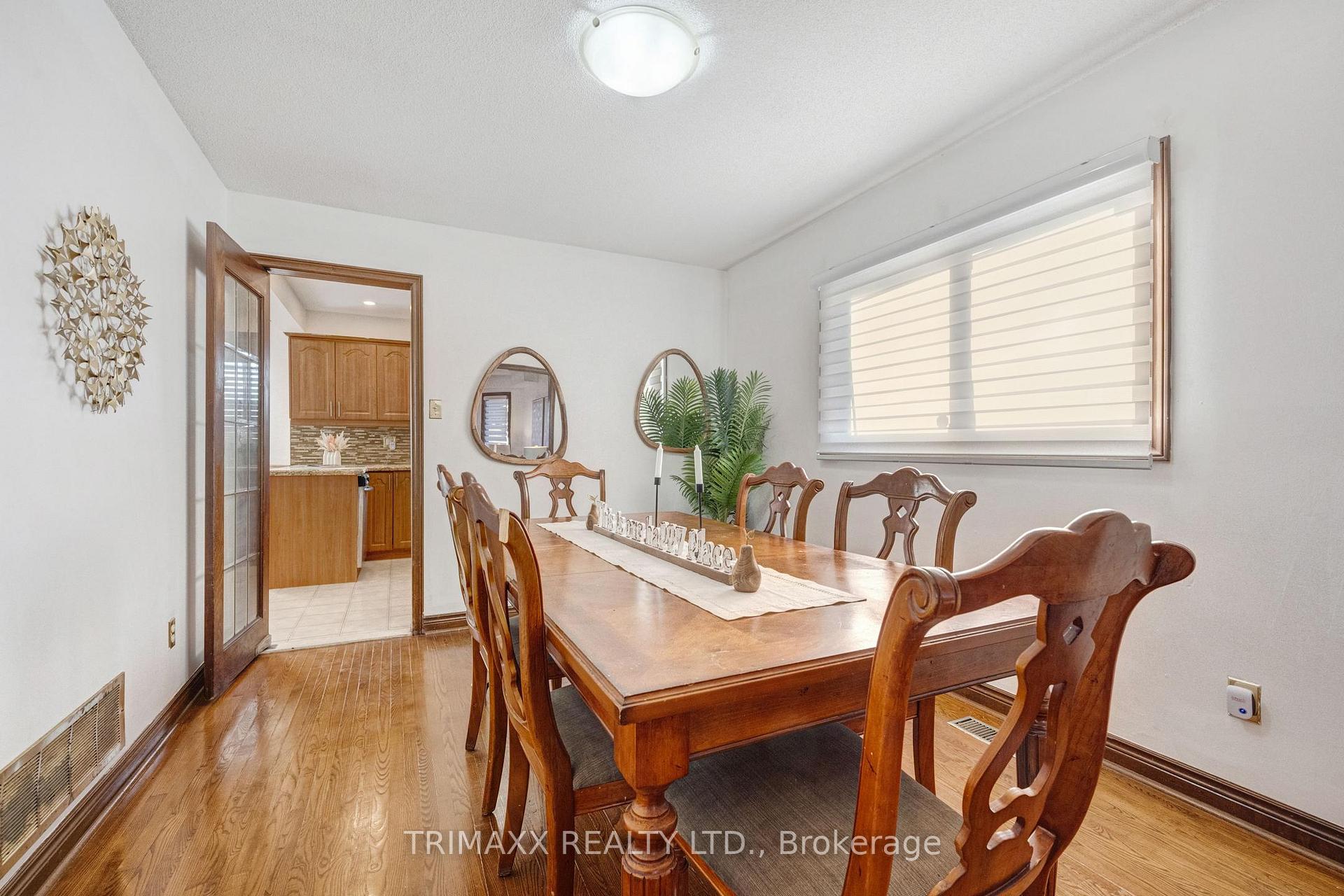 Photo 11 of 23 Oaklea Boulevard, Brampton, Fletcher's Creek South — HOMEH