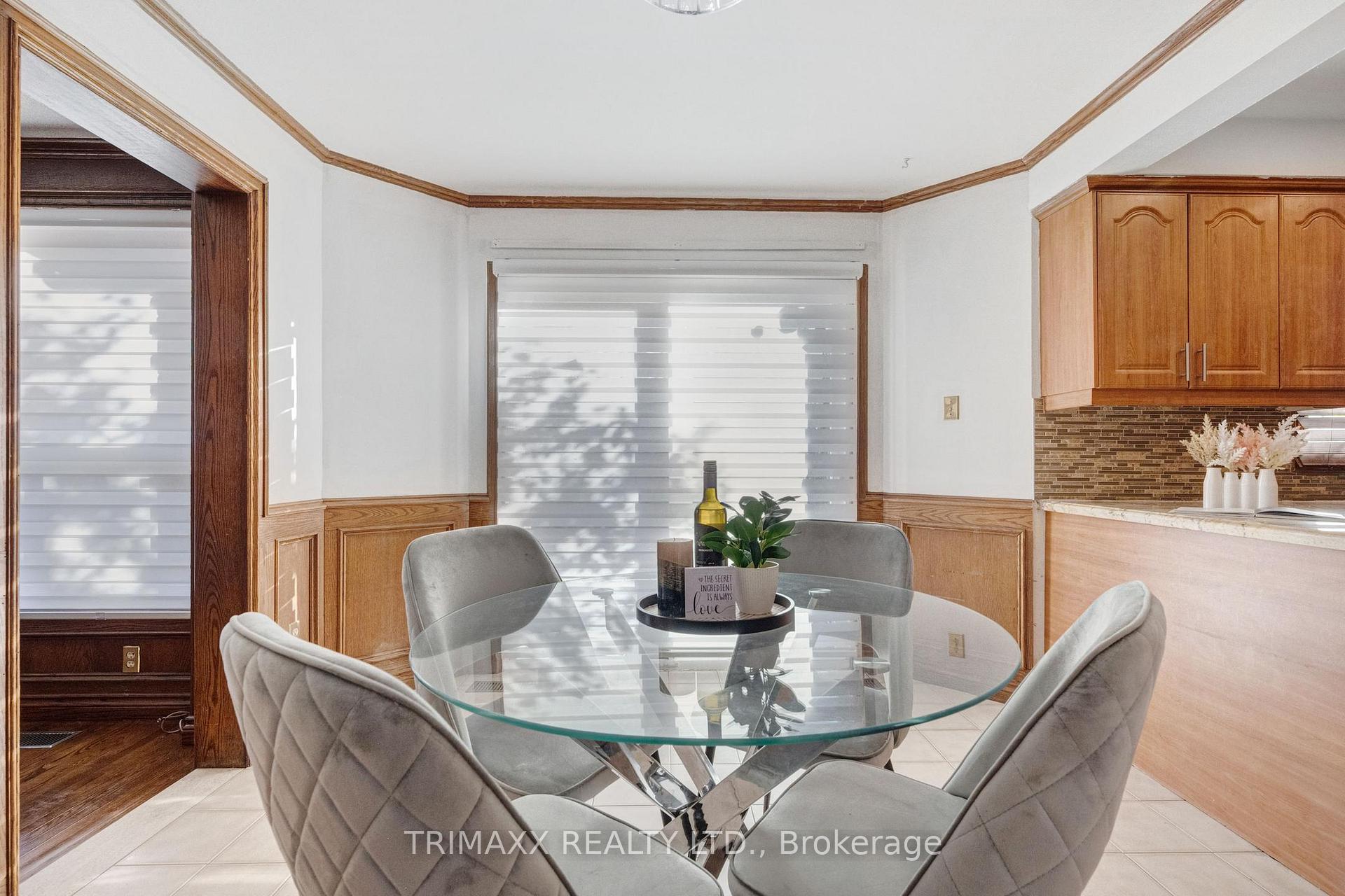 Photo 13 of 23 Oaklea Boulevard, Brampton, Fletcher's Creek South — HOMEH