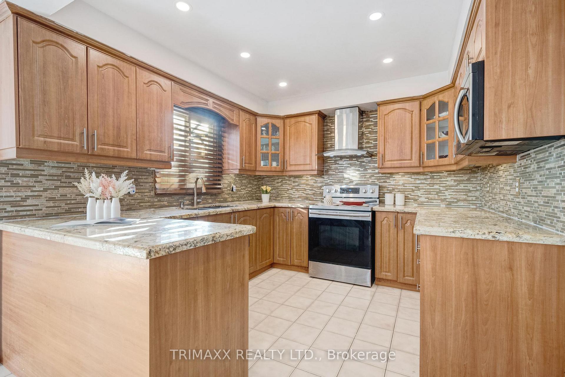 Photo 15 of 23 Oaklea Boulevard, Brampton, Fletcher's Creek South — HOMEH