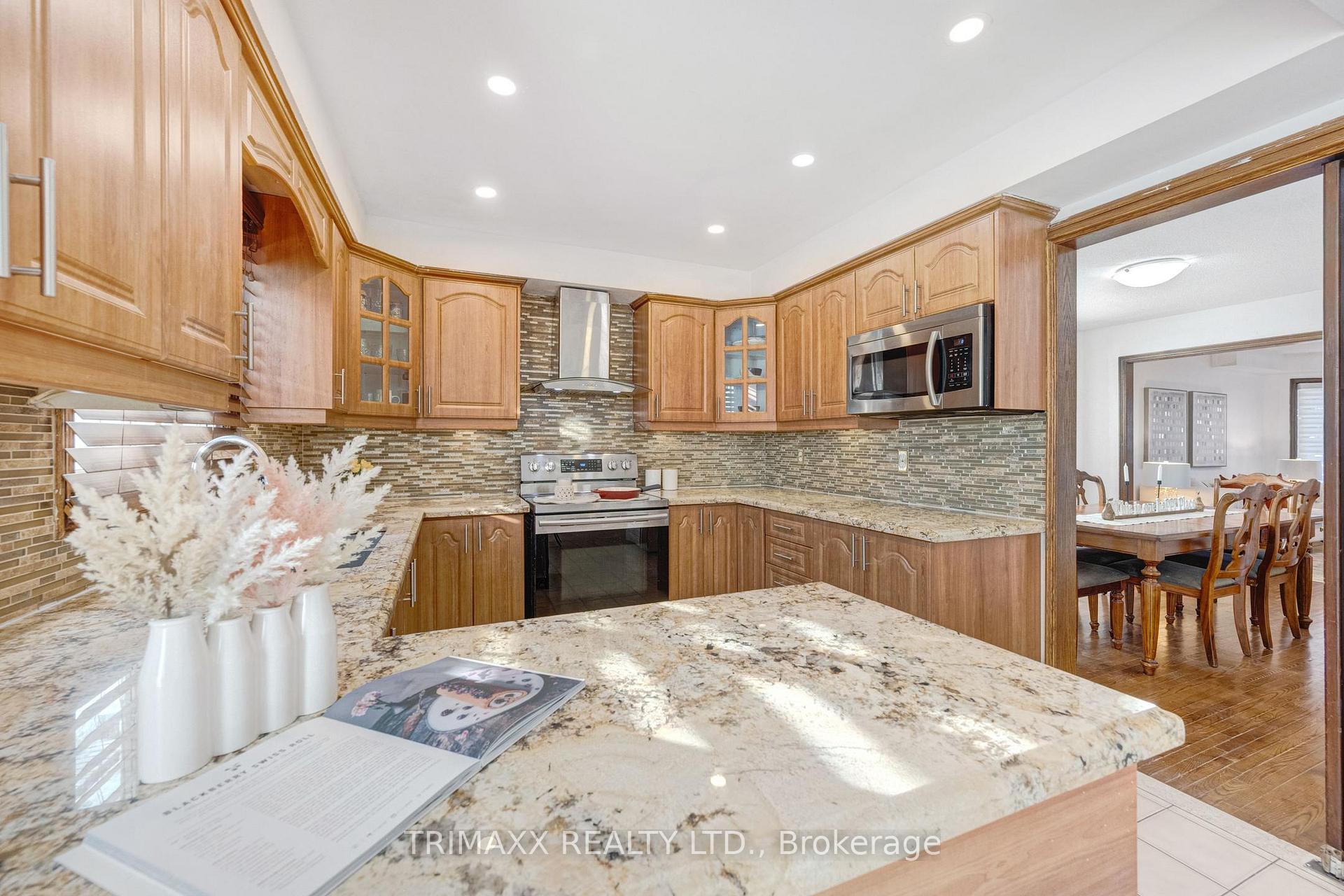 Photo 17 of 23 Oaklea Boulevard, Brampton, Fletcher's Creek South — HOMEH