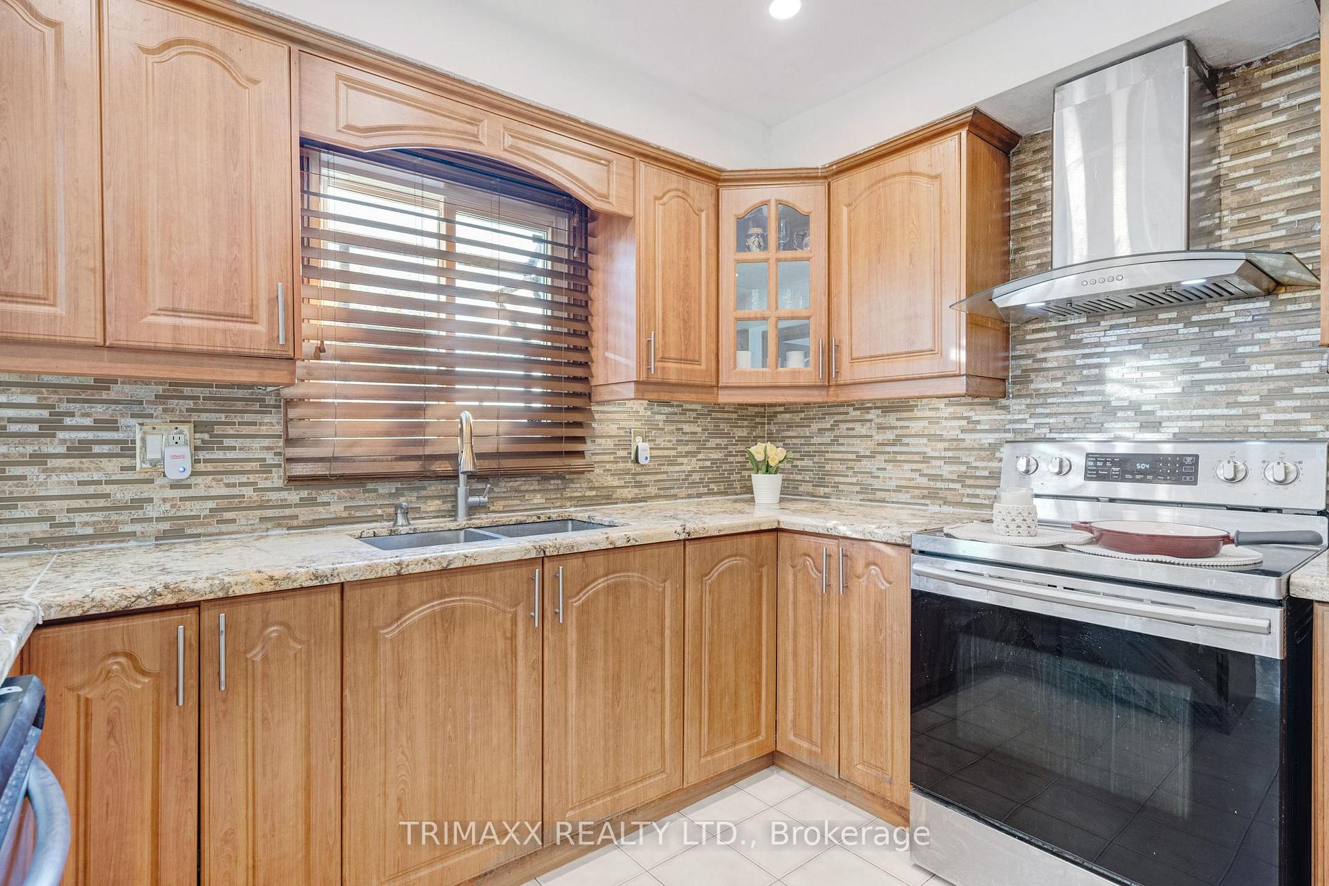 Photo 18 of 23 Oaklea Boulevard, Brampton, Fletcher's Creek South — HOMEH