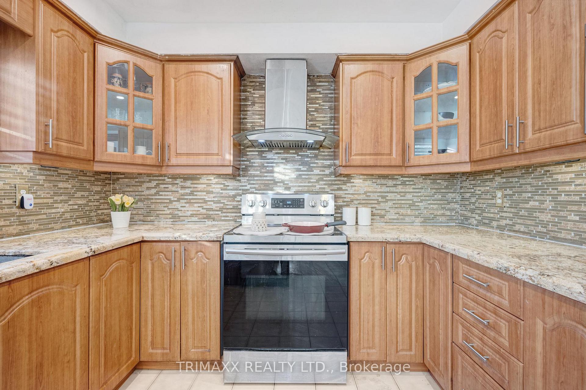 Photo 19 of 23 Oaklea Boulevard, Brampton, Fletcher's Creek South — HOMEH