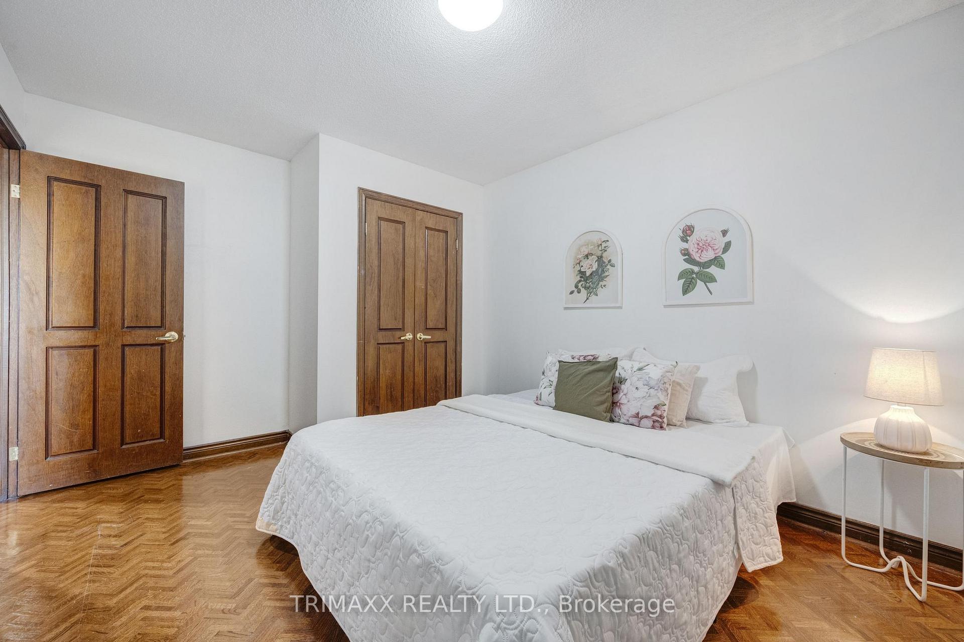 Photo 32 of 23 Oaklea Boulevard, Brampton, Fletcher's Creek South — HOMEH