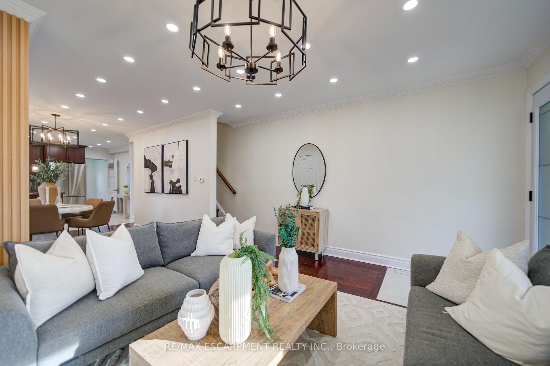 Photo 8 of 329 Monarch Park Avenue, Toronto, Danforth Village-East York — HOMEH