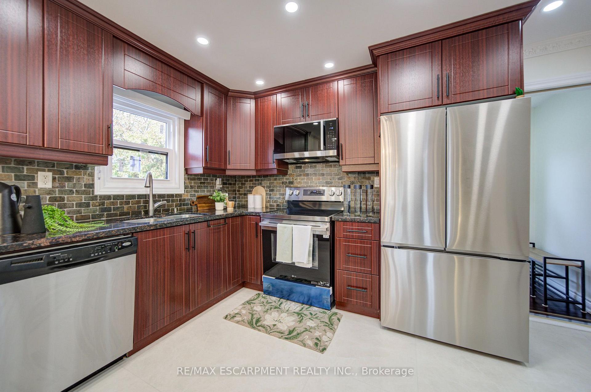 Photo 16 of 329 Monarch Park Avenue, Toronto, Danforth Village-East York — HOMEH