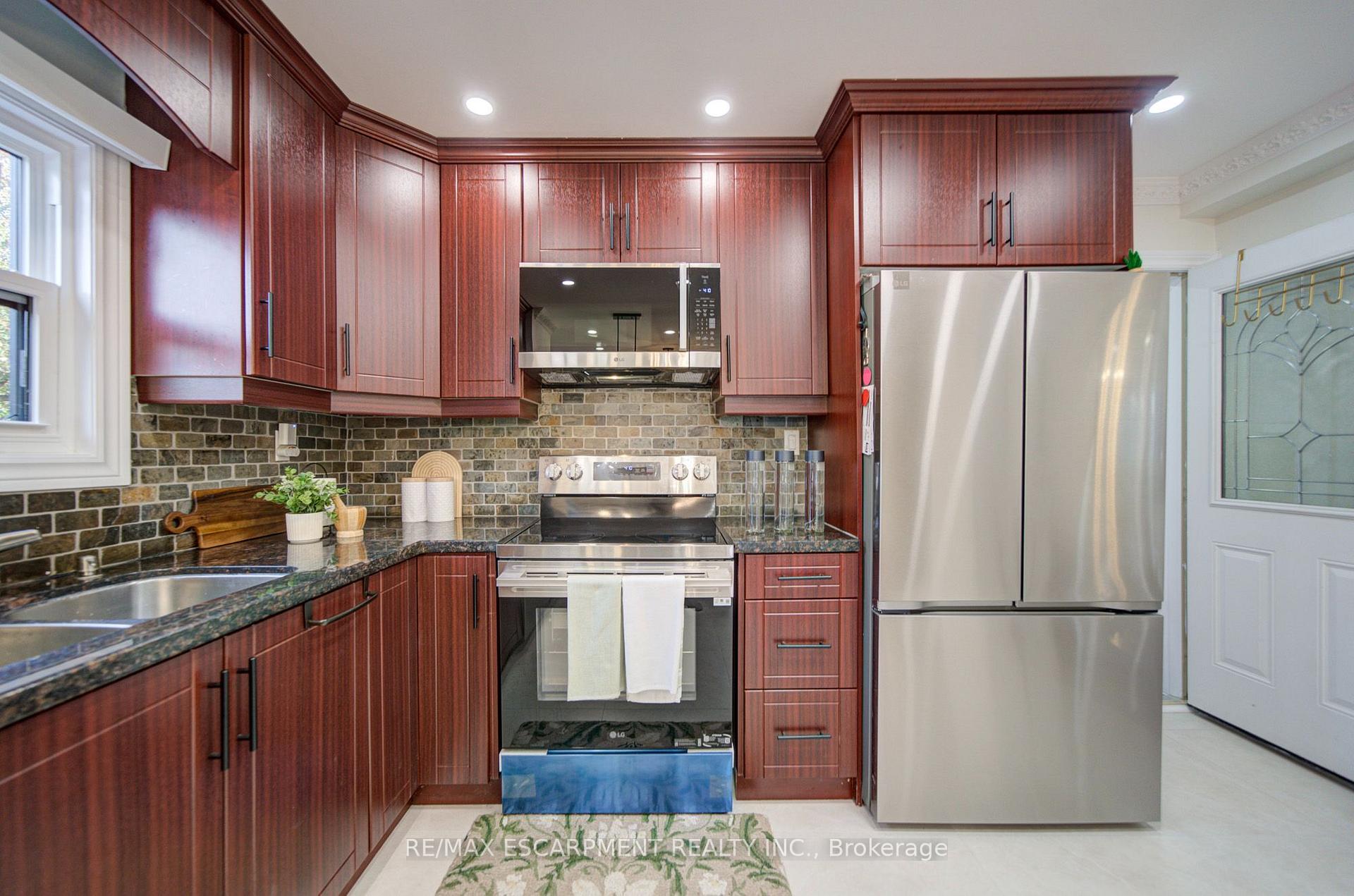 Photo 17 of 329 Monarch Park Avenue, Toronto, Danforth Village-East York — HOMEH