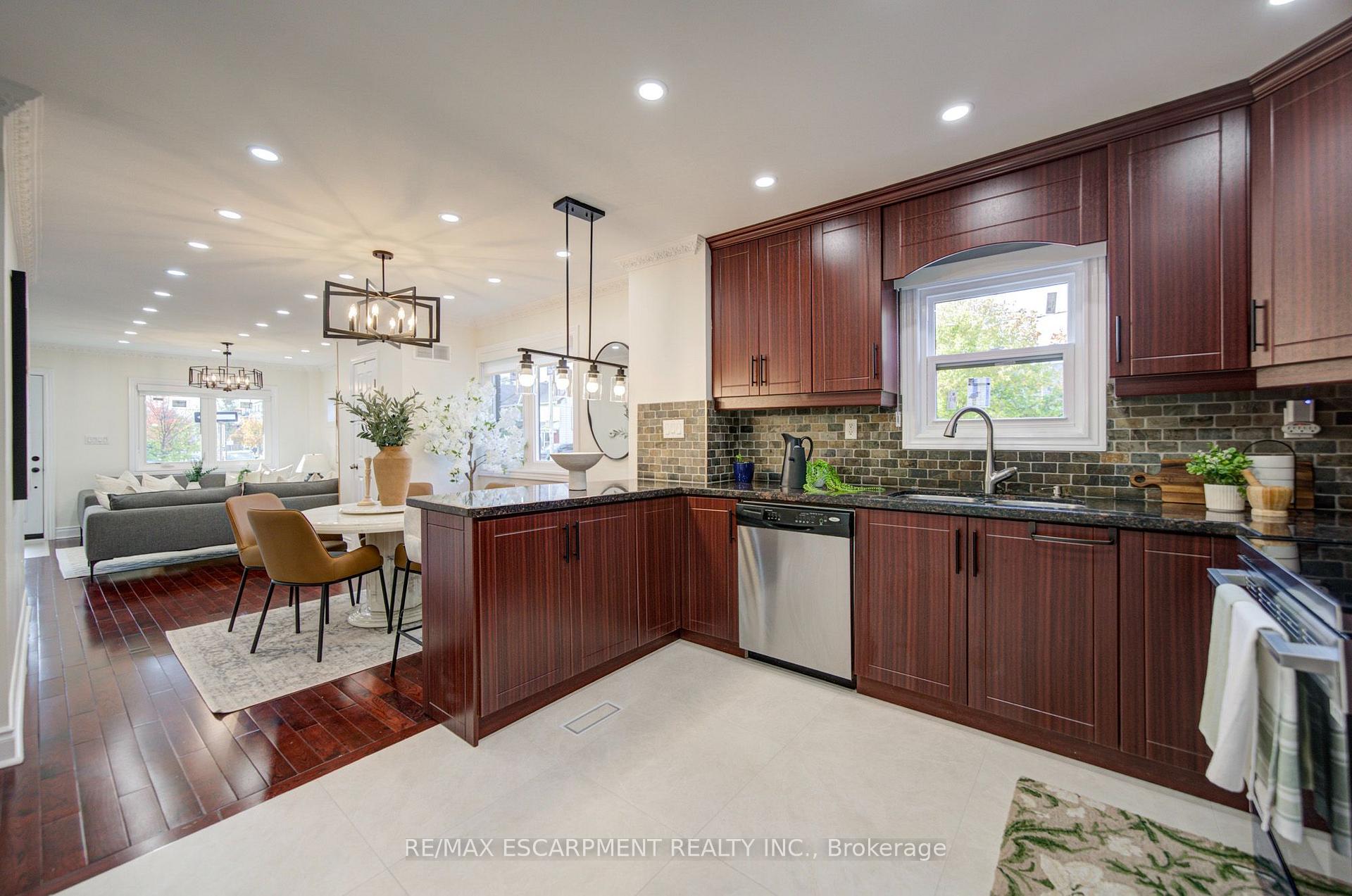 Photo 19 of 329 Monarch Park Avenue, Toronto, Danforth Village-East York — HOMEH