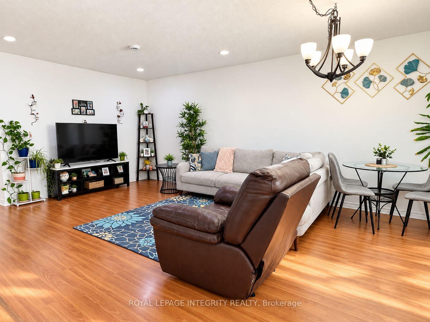 Photo 4 of Unit Upper Unit, 58 Binscarth Crescent, Ottawa, Kanata - Glencairn/Hazeldean — HOMEH