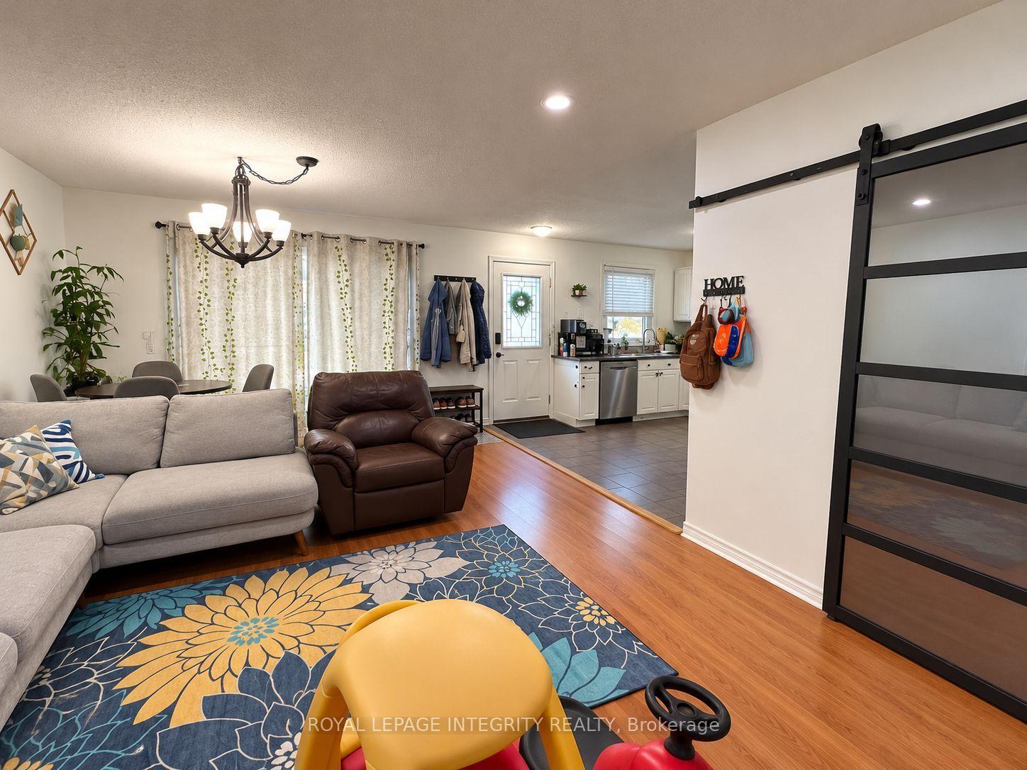 Photo 6 of Unit Upper Unit, 58 Binscarth Crescent, Ottawa, Kanata - Glencairn/Hazeldean — HOMEH