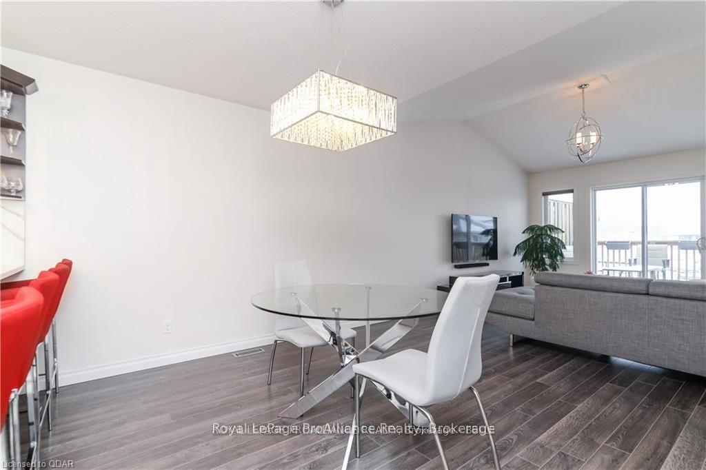 Photo 10 of 31 Chinook Street, Belleville, Belleville Ward — HOMEH