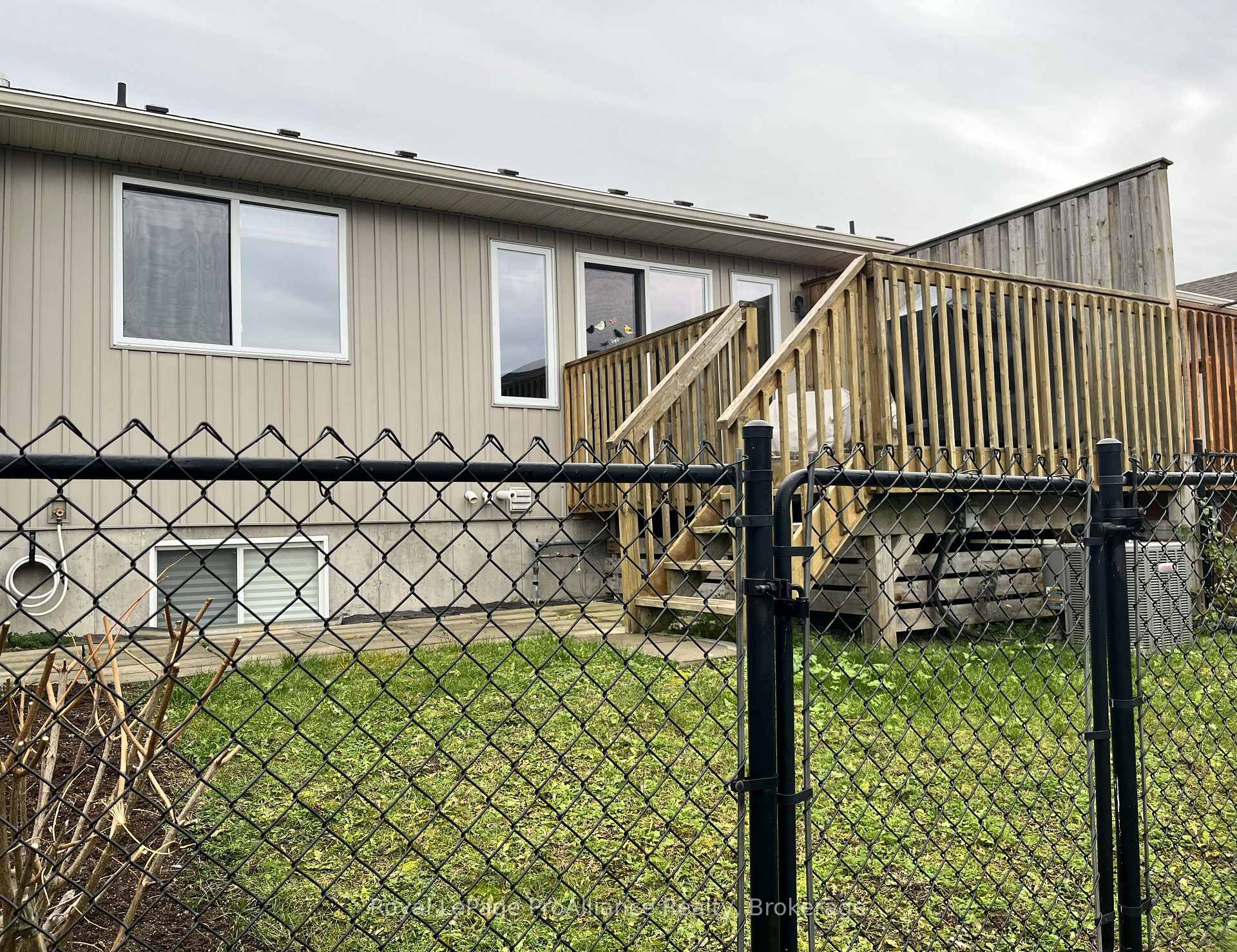 Photo 23 of 31 Chinook Street, Belleville, Belleville Ward — HOMEH