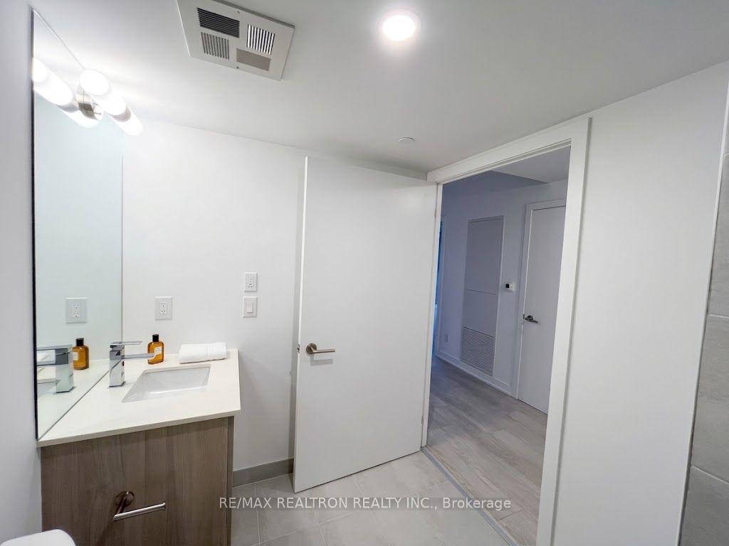 Photo 4 of Unit 2006, 47 Mutual Street, Toronto, Church-Yonge Corridor — HOMEH