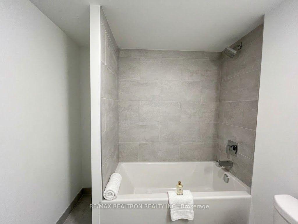 Photo 6 of Unit 2006, 47 Mutual Street, Toronto, Church-Yonge Corridor — HOMEH