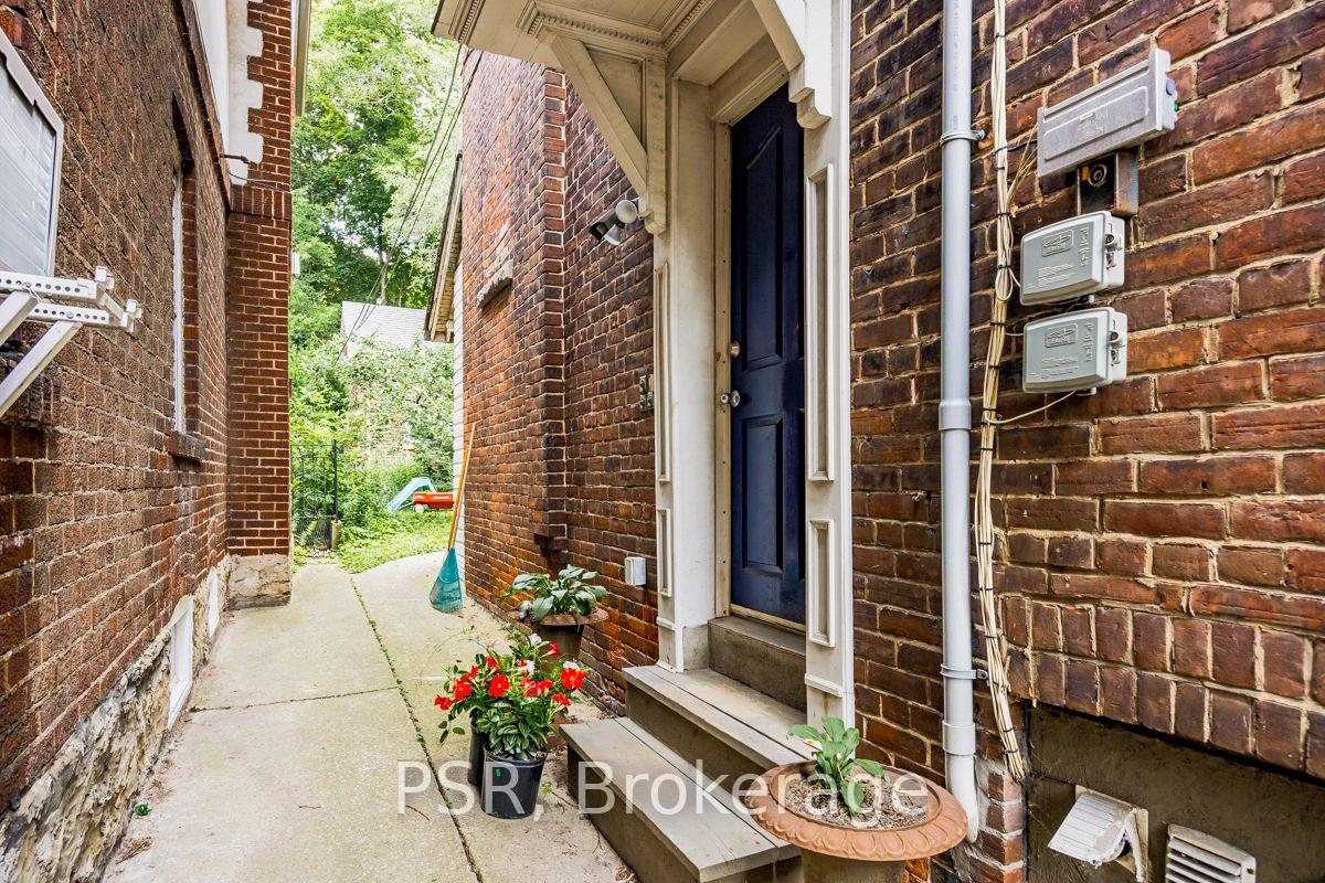 Photo 3 of Unit 2B, 483 Parkside Drive, Toronto, High Park-Swansea — HOMEH