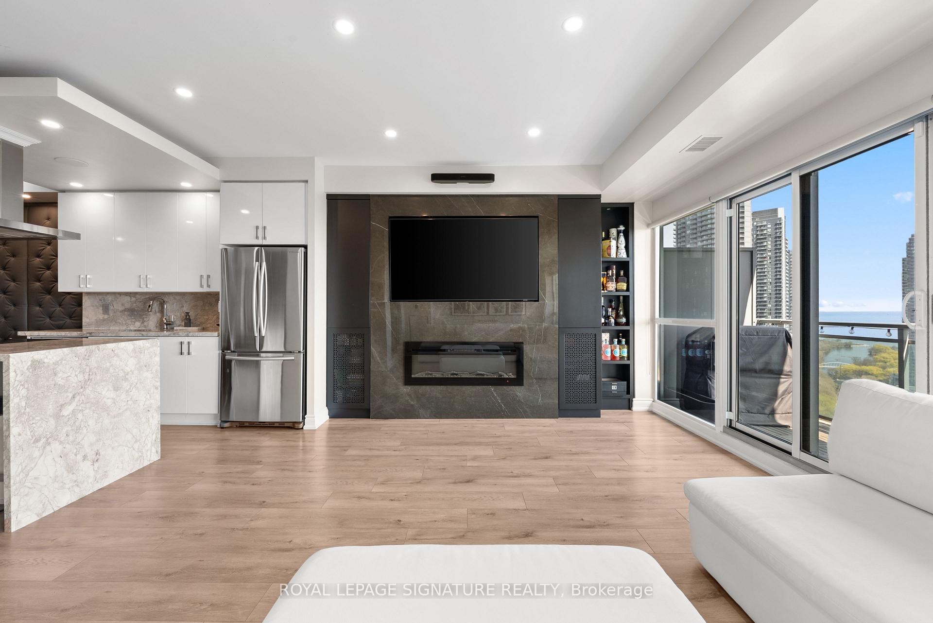 Photo 4 of Unit 2128, 165 Legion Rd N, Etobicoke, Mimico — HOMEH