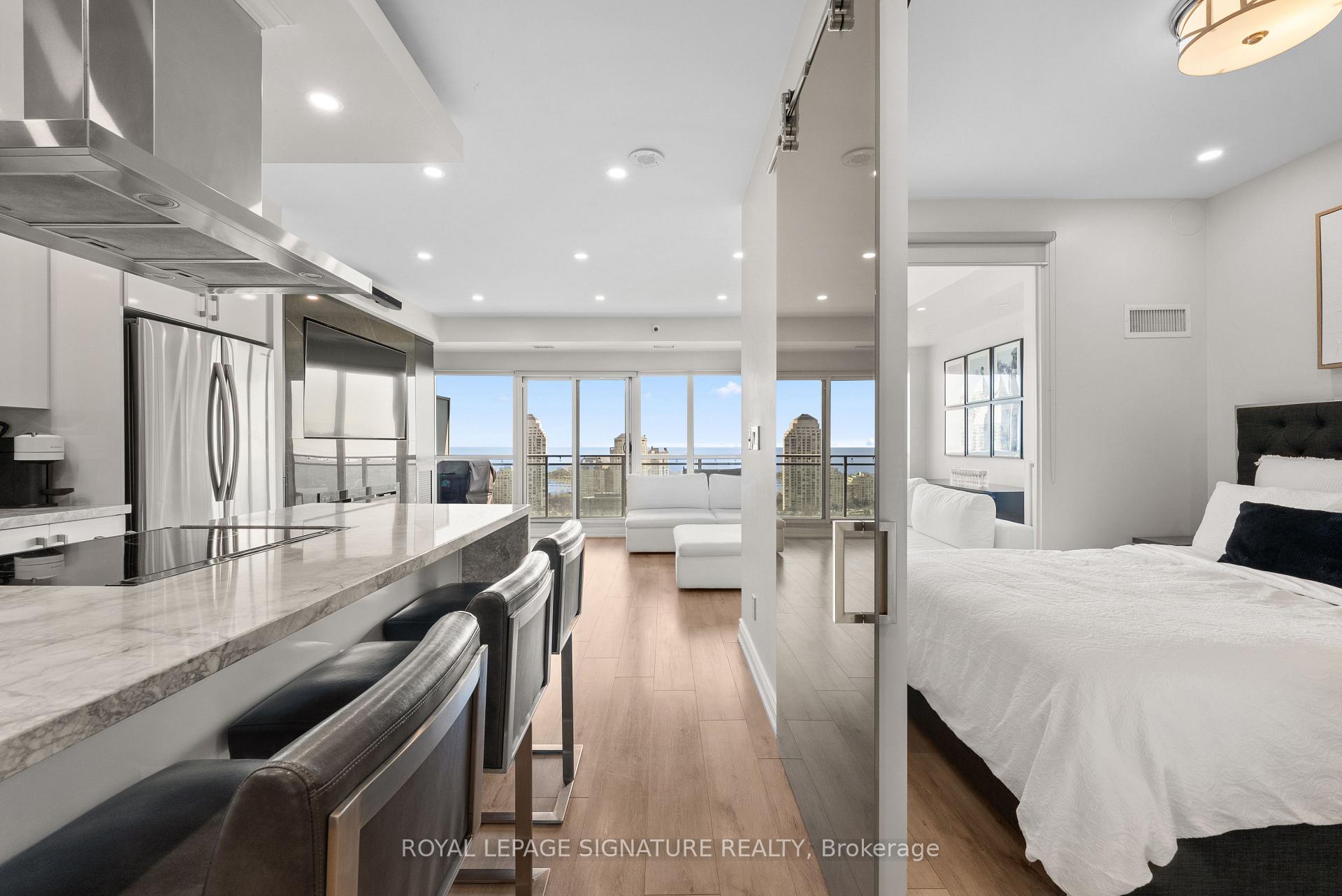 Photo 5 of Unit 2128, 165 Legion Rd N, Etobicoke, Mimico — HOMEH