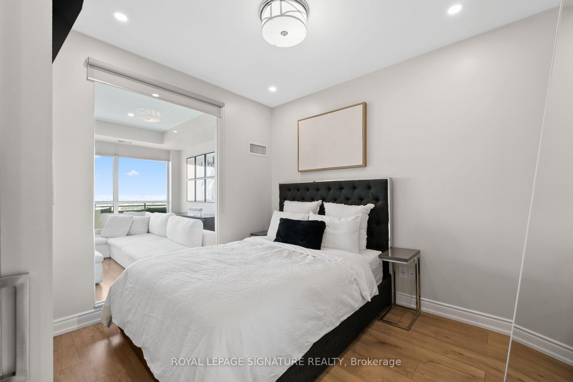 Photo 7 of Unit 2128, 165 Legion Rd N, Etobicoke, Mimico — HOMEH