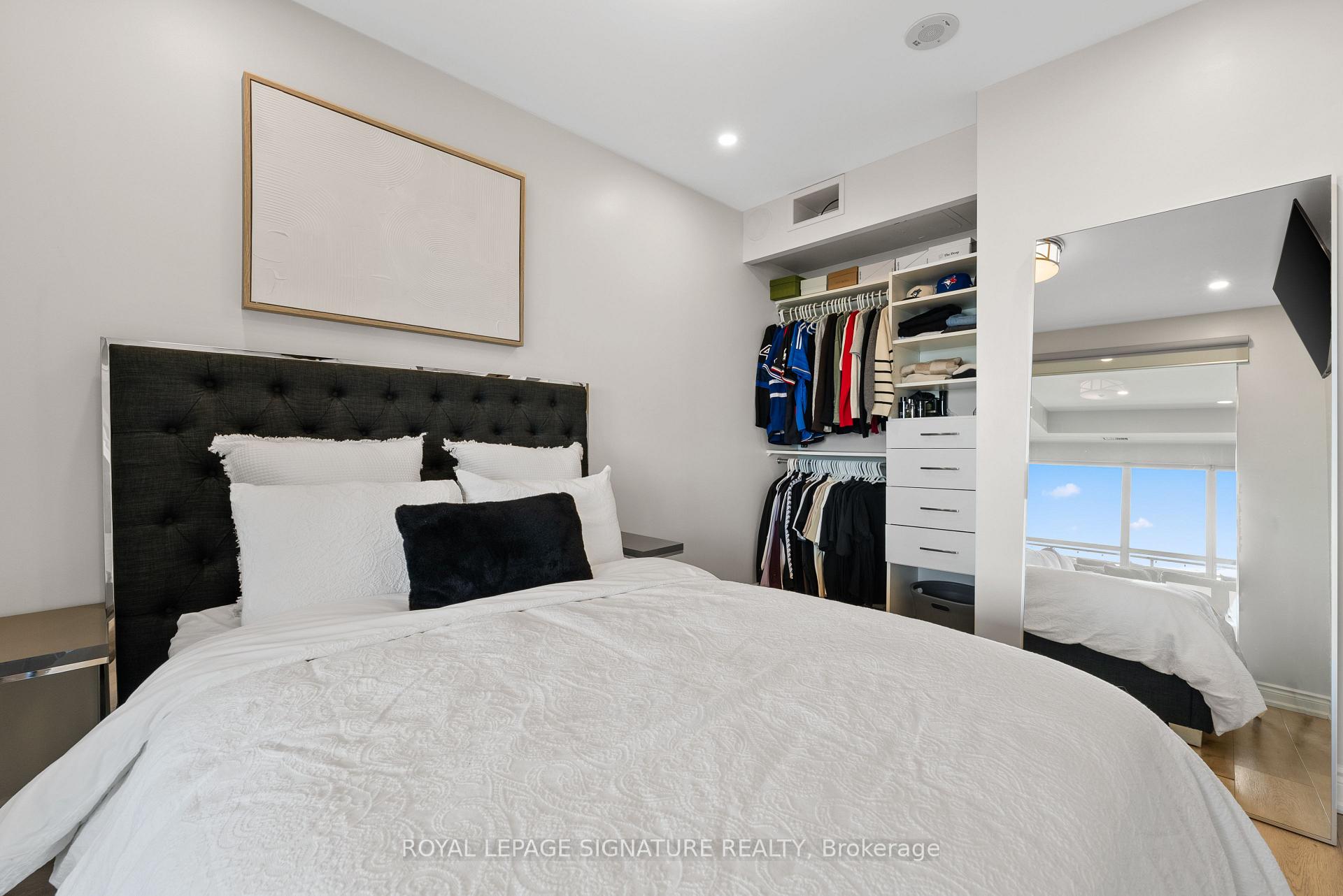Photo 8 of Unit 2128, 165 Legion Rd N, Etobicoke, Mimico — HOMEH